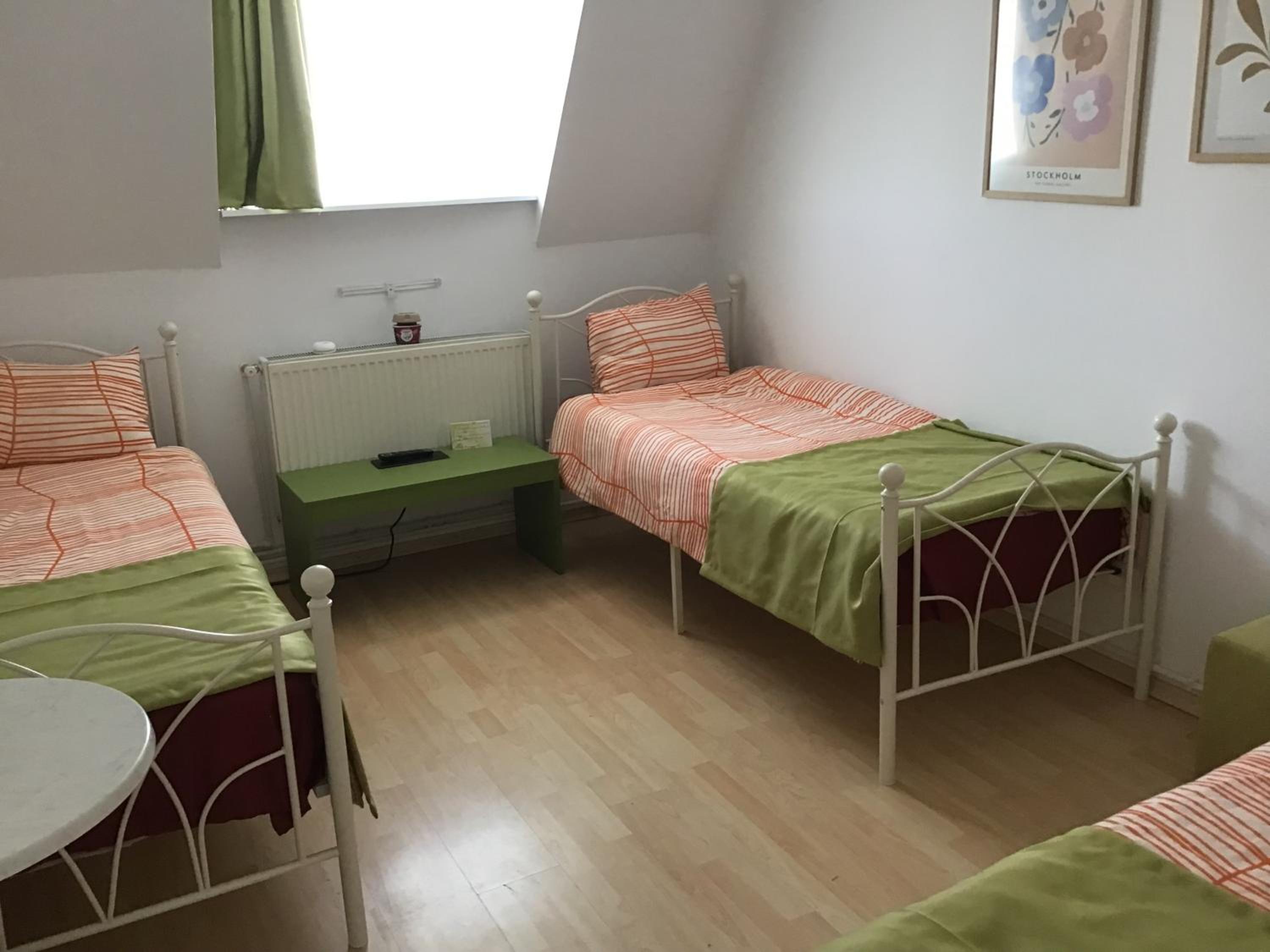 Twin Room - Photo 4