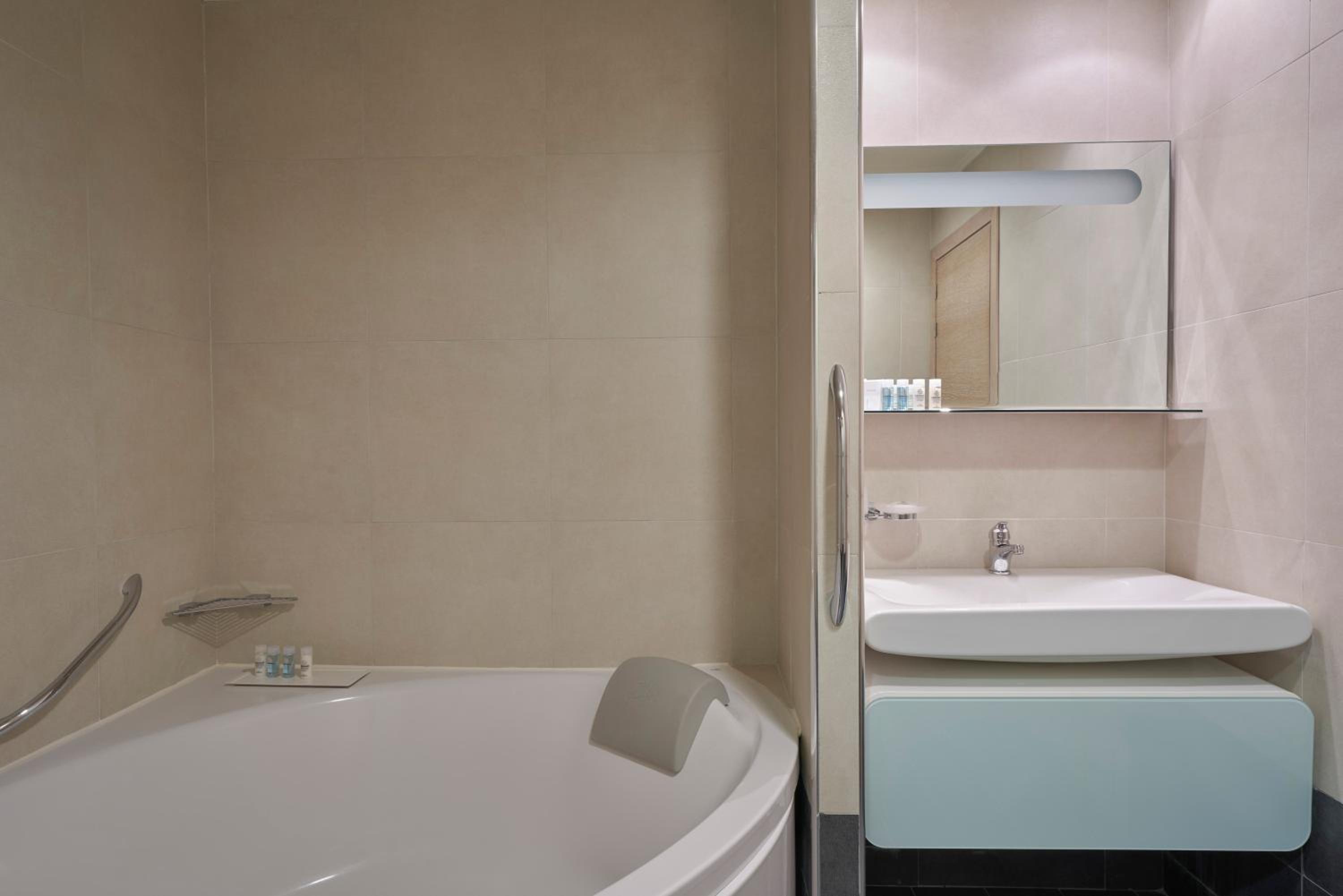 Suite with Sea View - Photo 5
