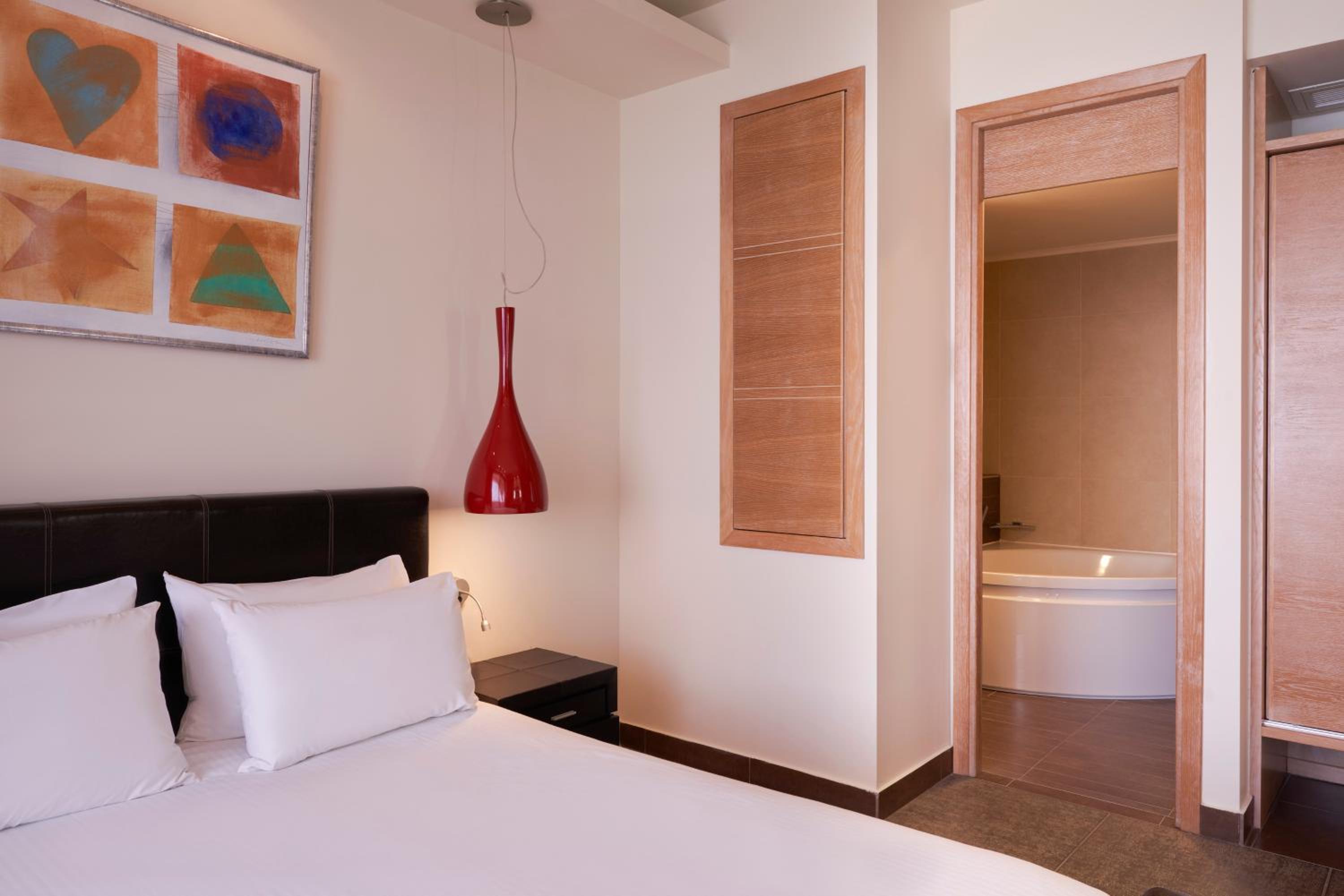 Suite with Sea View - Photo 4