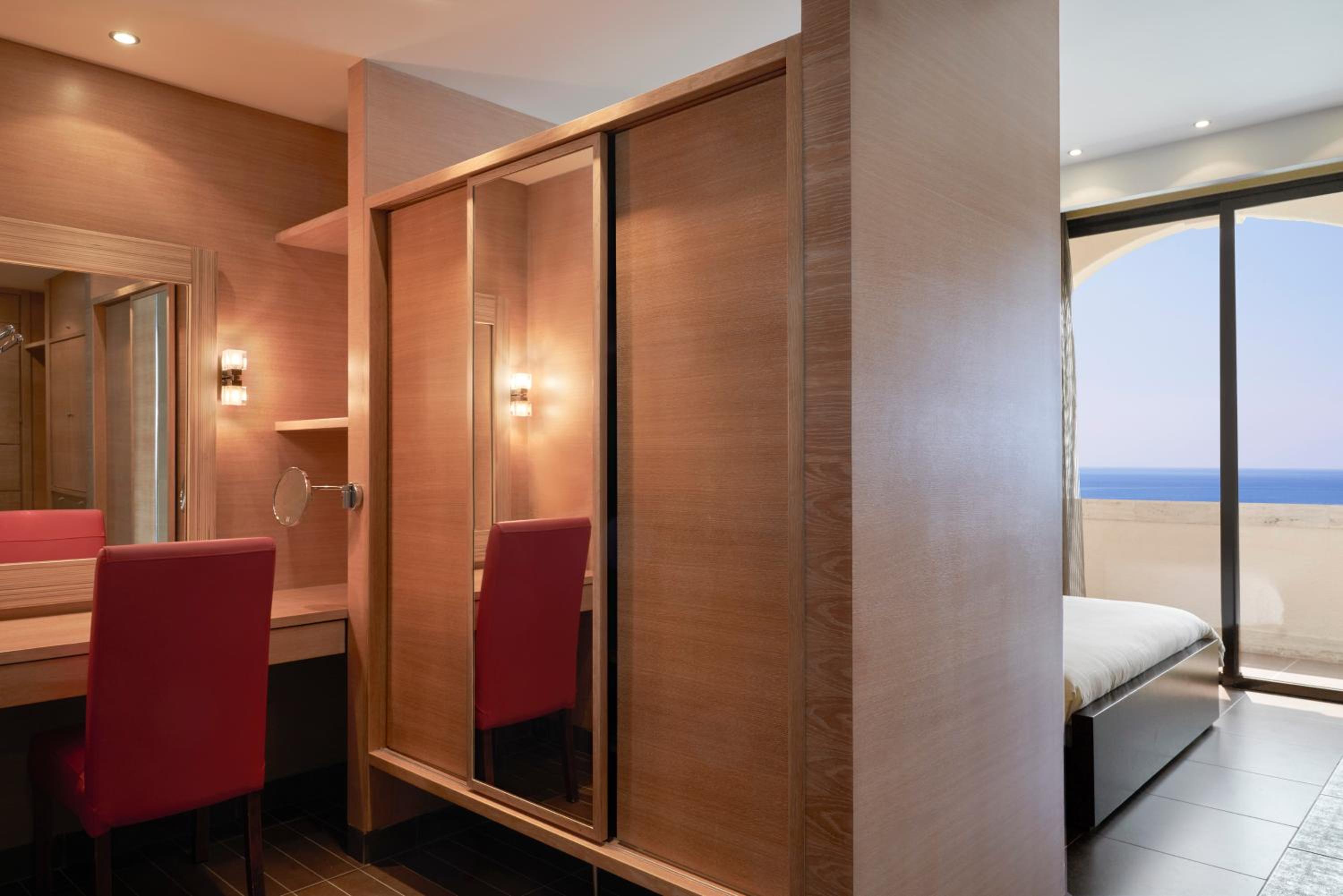 Master Suite with Sea View - Photo 7