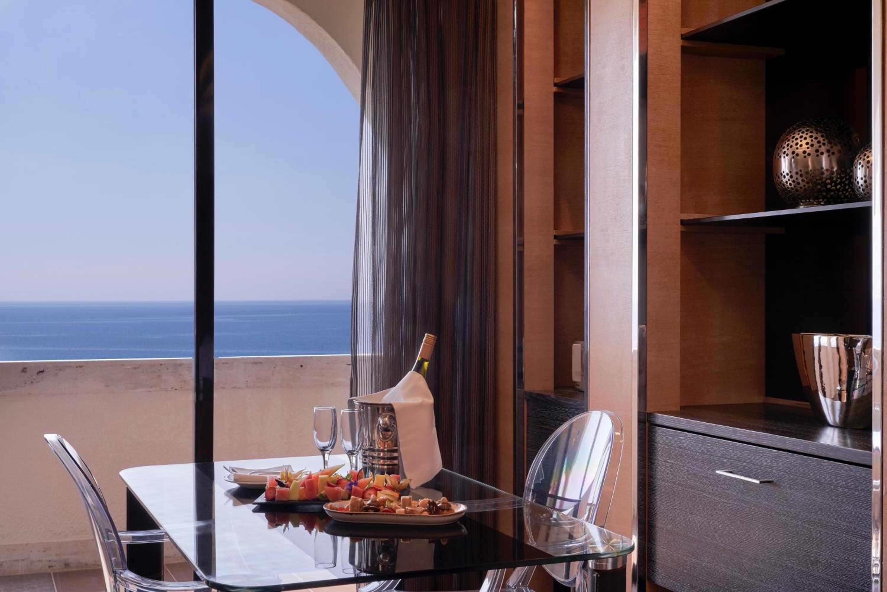 Master Suite with Sea View - Photo 9