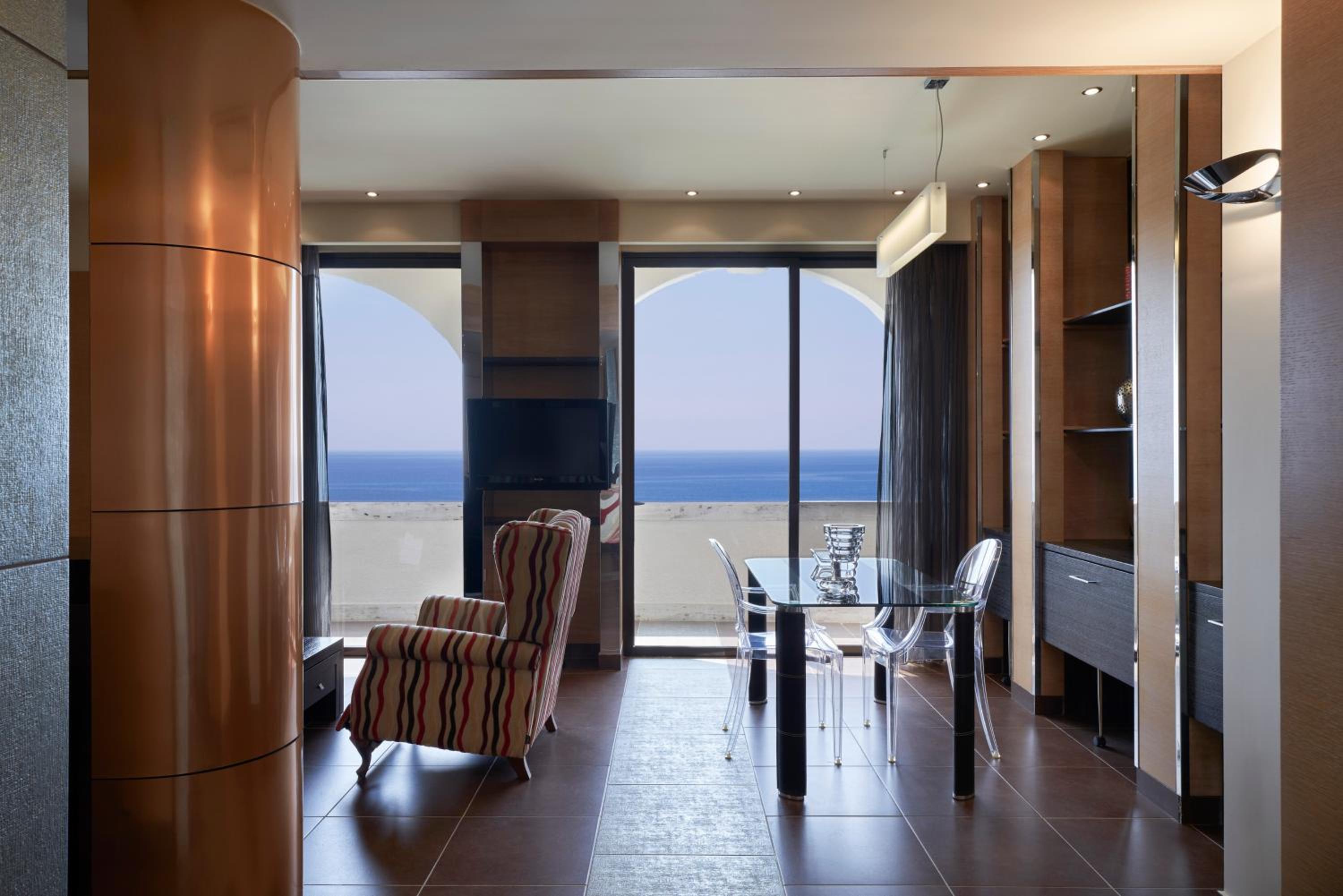 Master Suite with Sea View - Photo 2