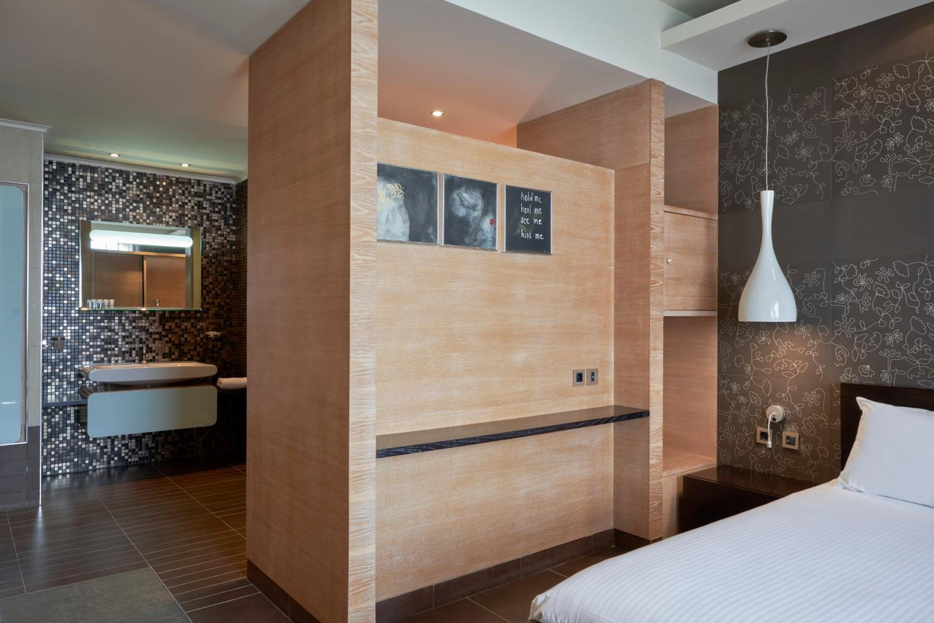 Master Suite with Sea View - Photo 3