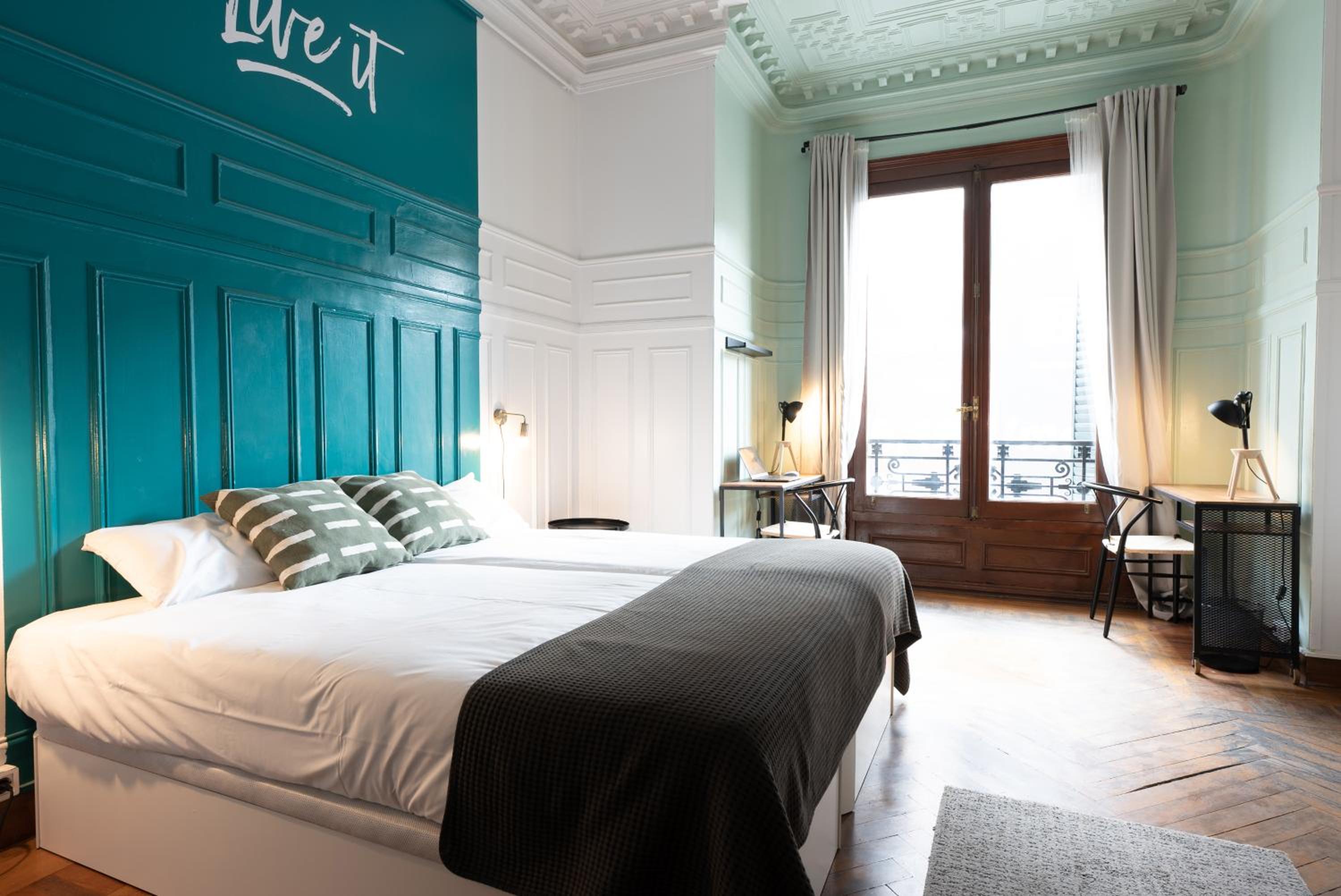 Standard Twin Room with Shared Bathroom photo 3