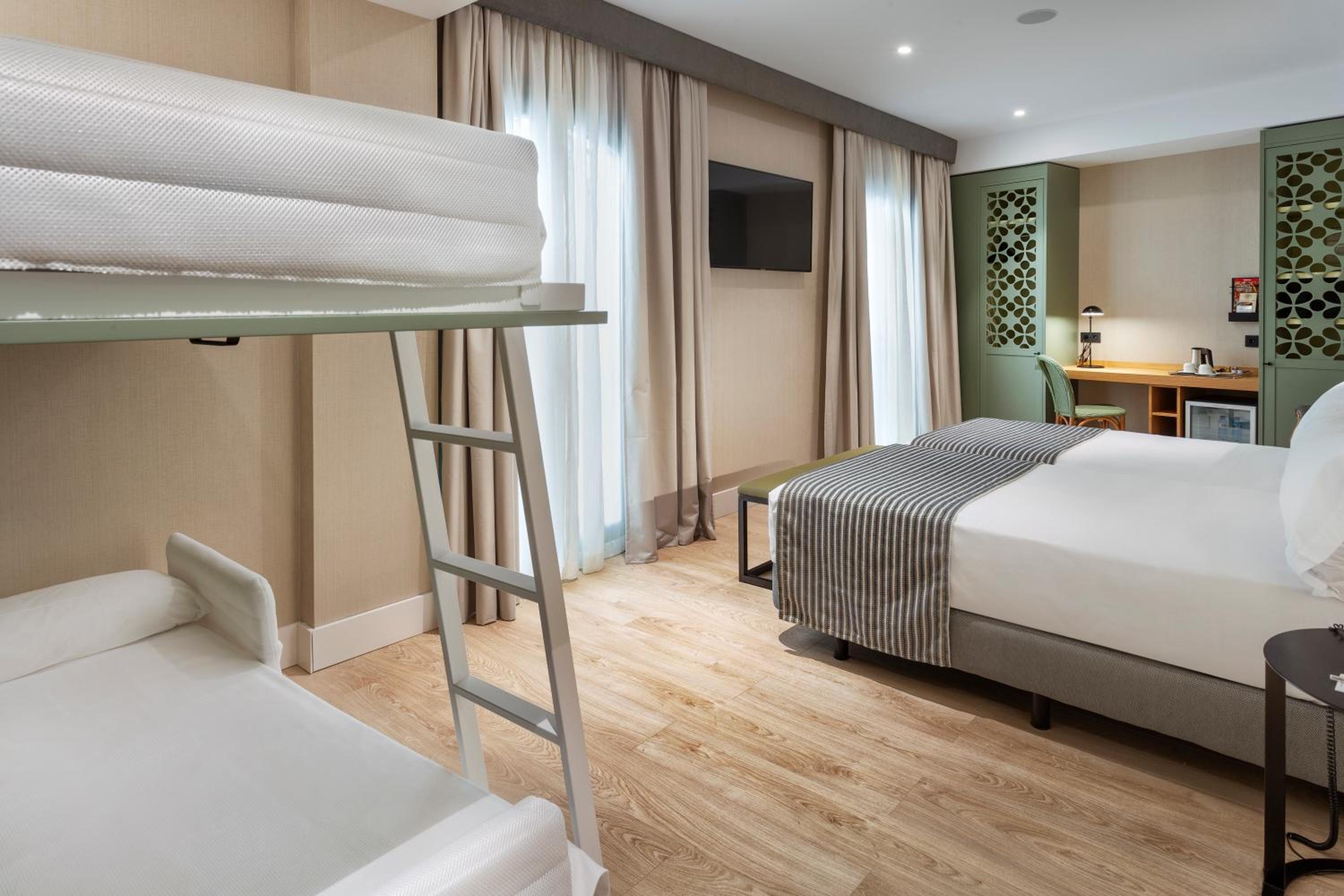 Habitación Familiar Premium 2 adultos + 2 niños
