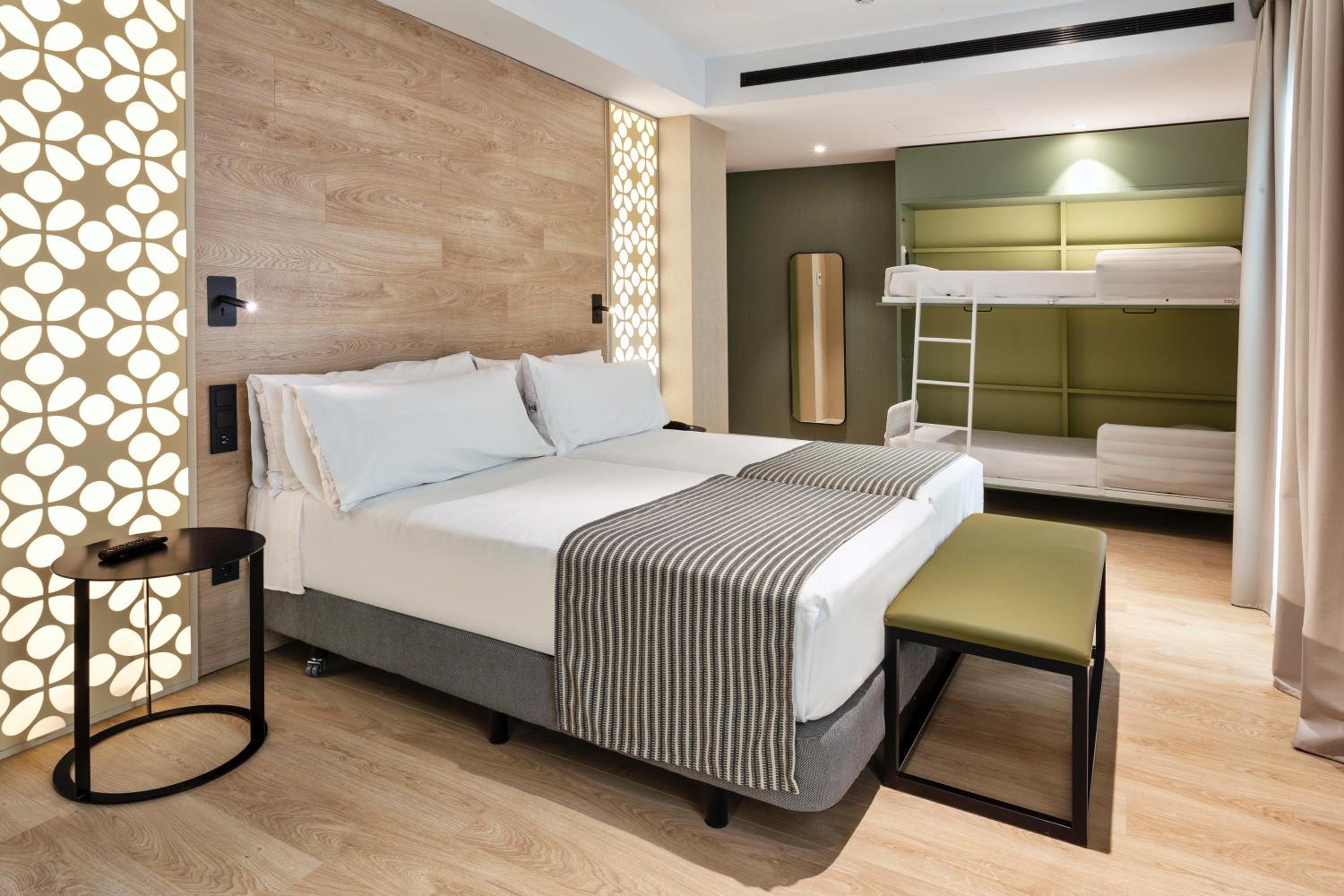 Habitación Familiar Premium 2 adultos + 2 niños Habitación Familiar Premium 2 adultos + 2 niños