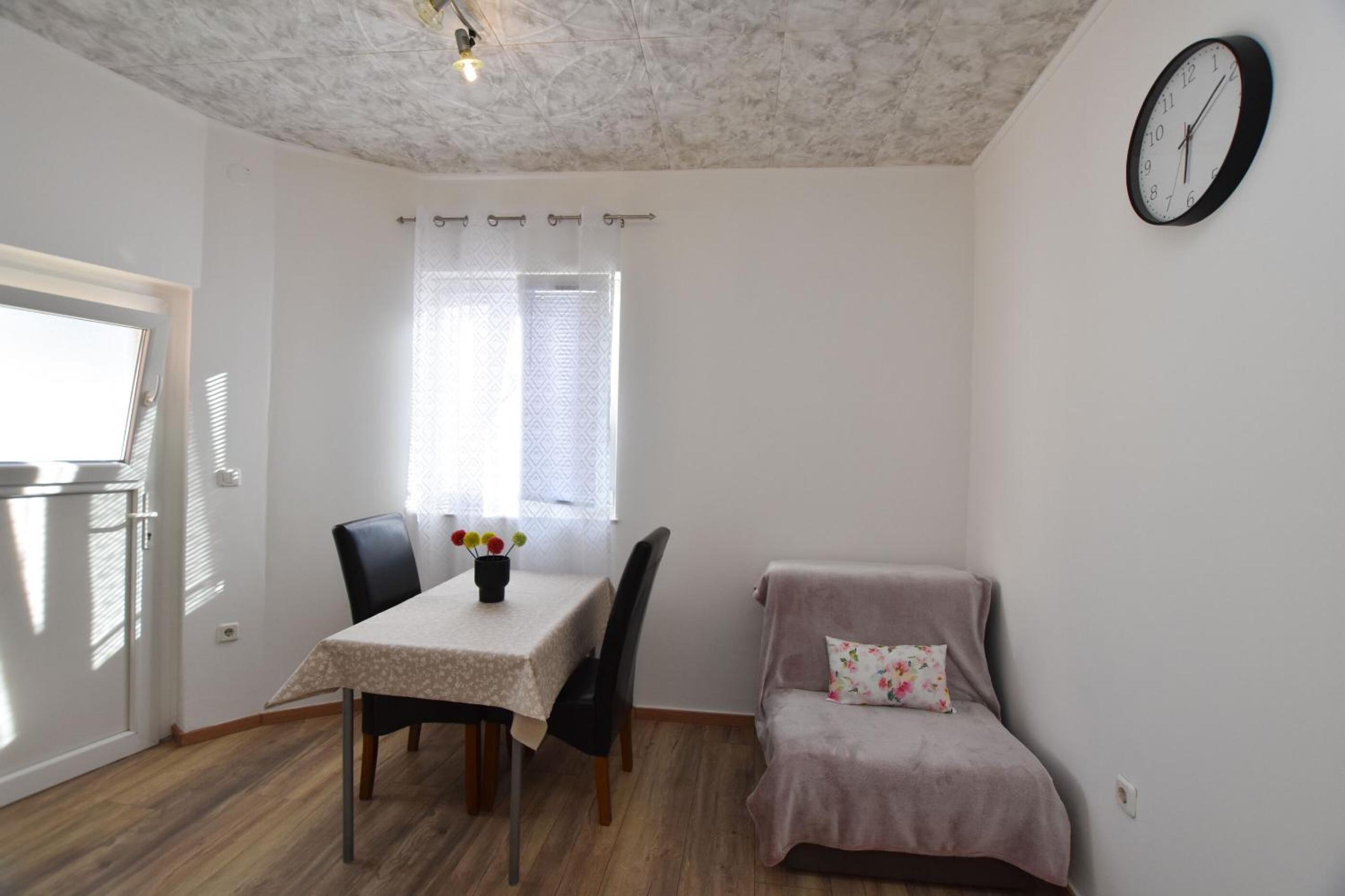 One-Bedroom Apartment - Photo 7