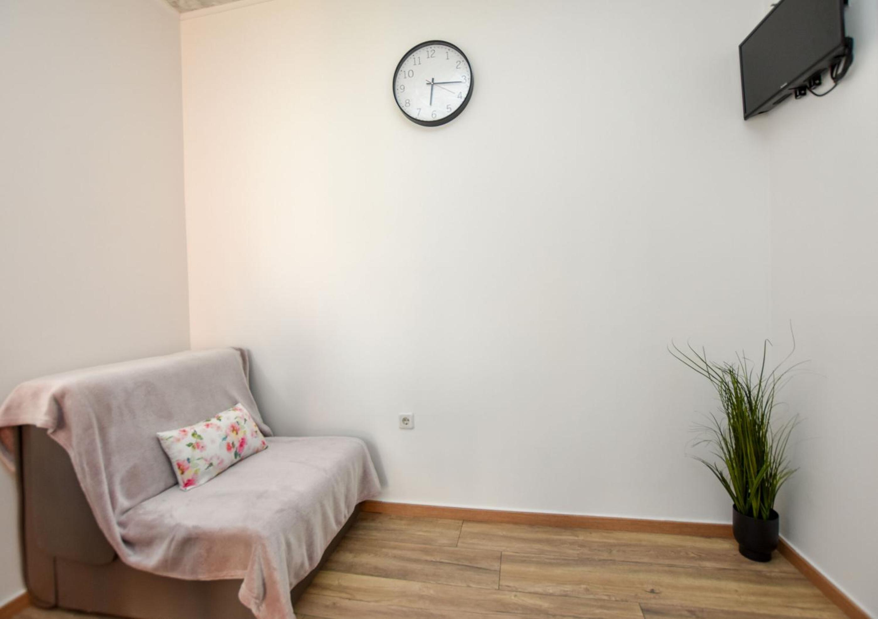 One-Bedroom Apartment - Photo 17