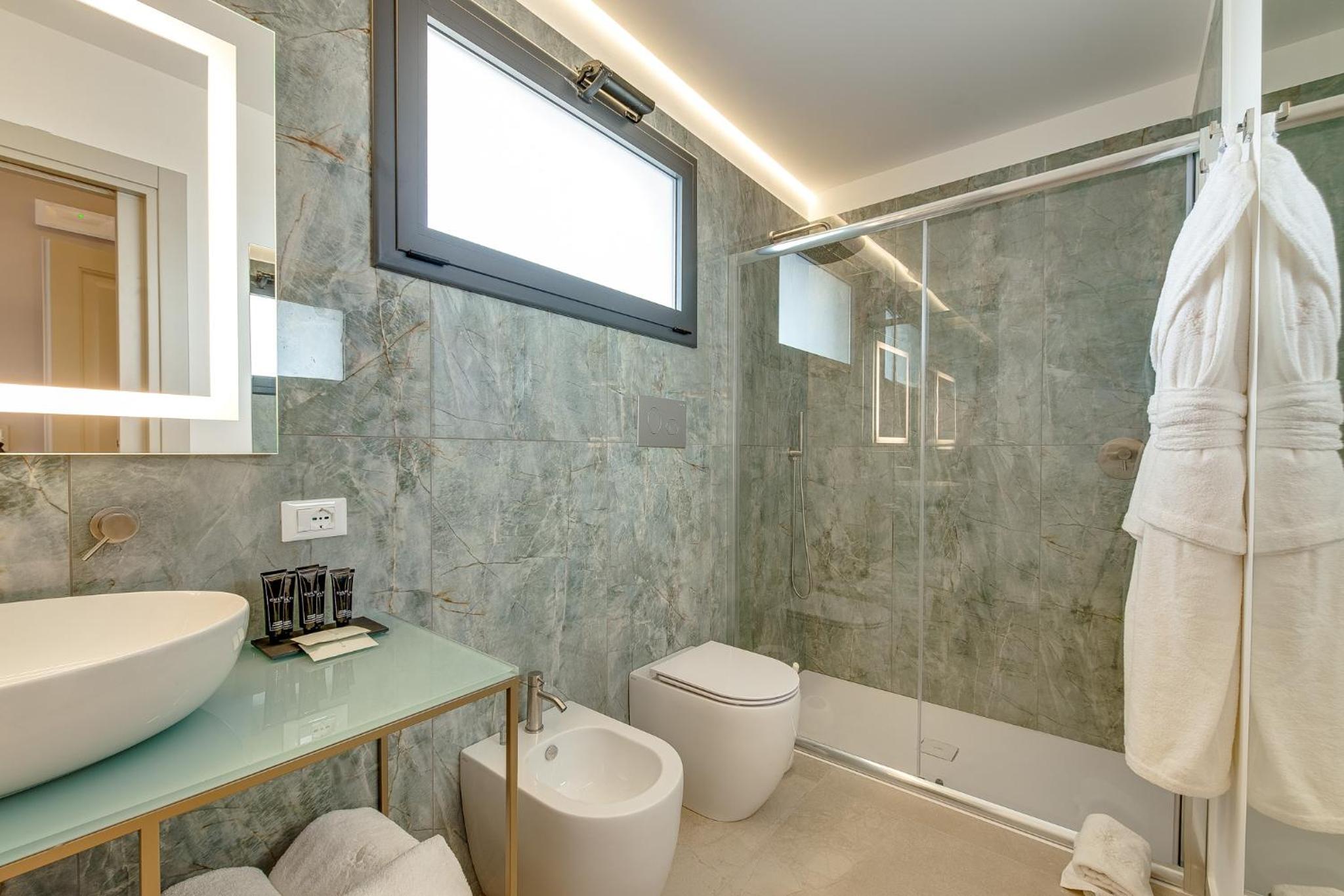 Double or Twin Room photo 3