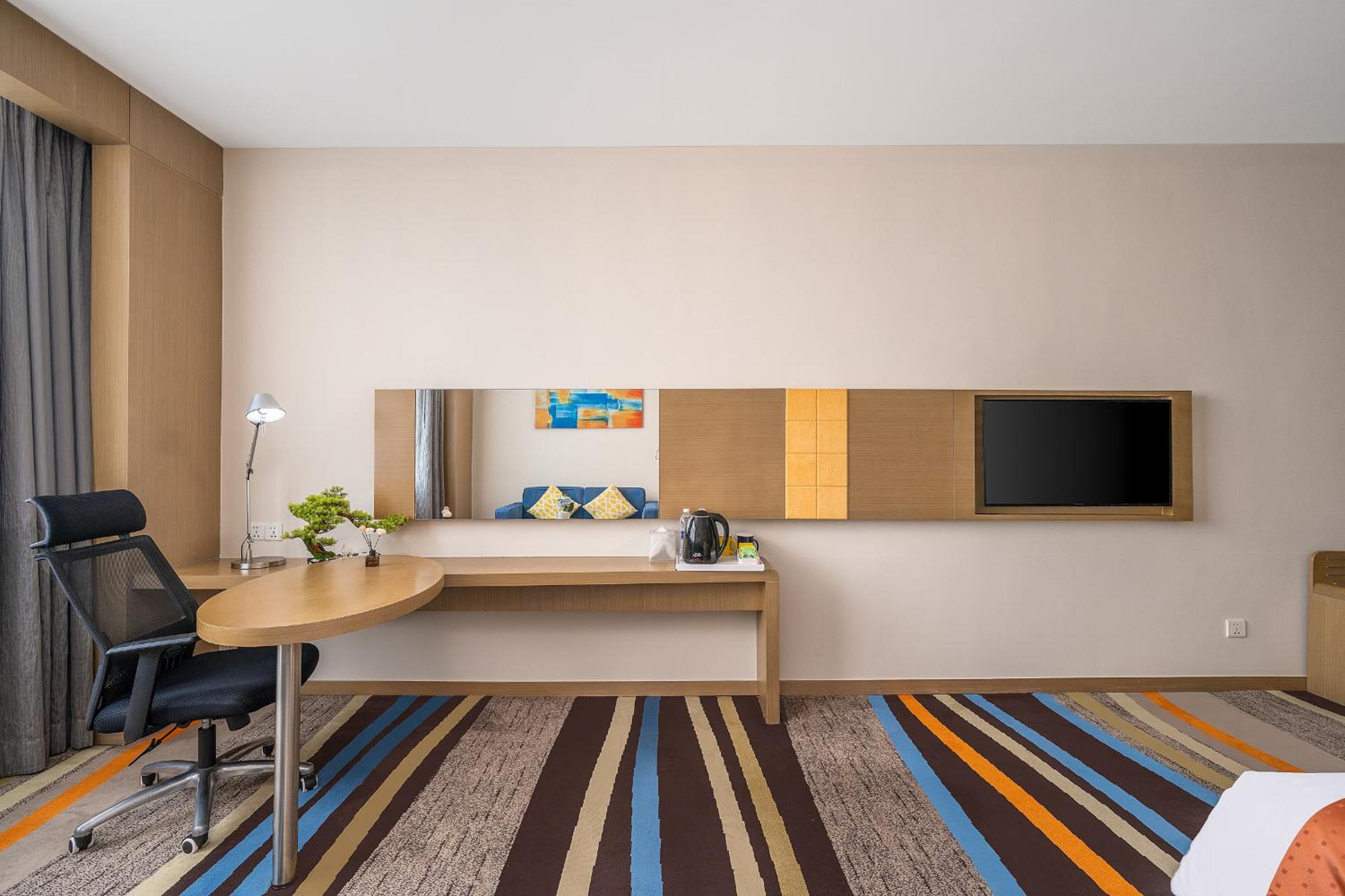 Standard Queen Room