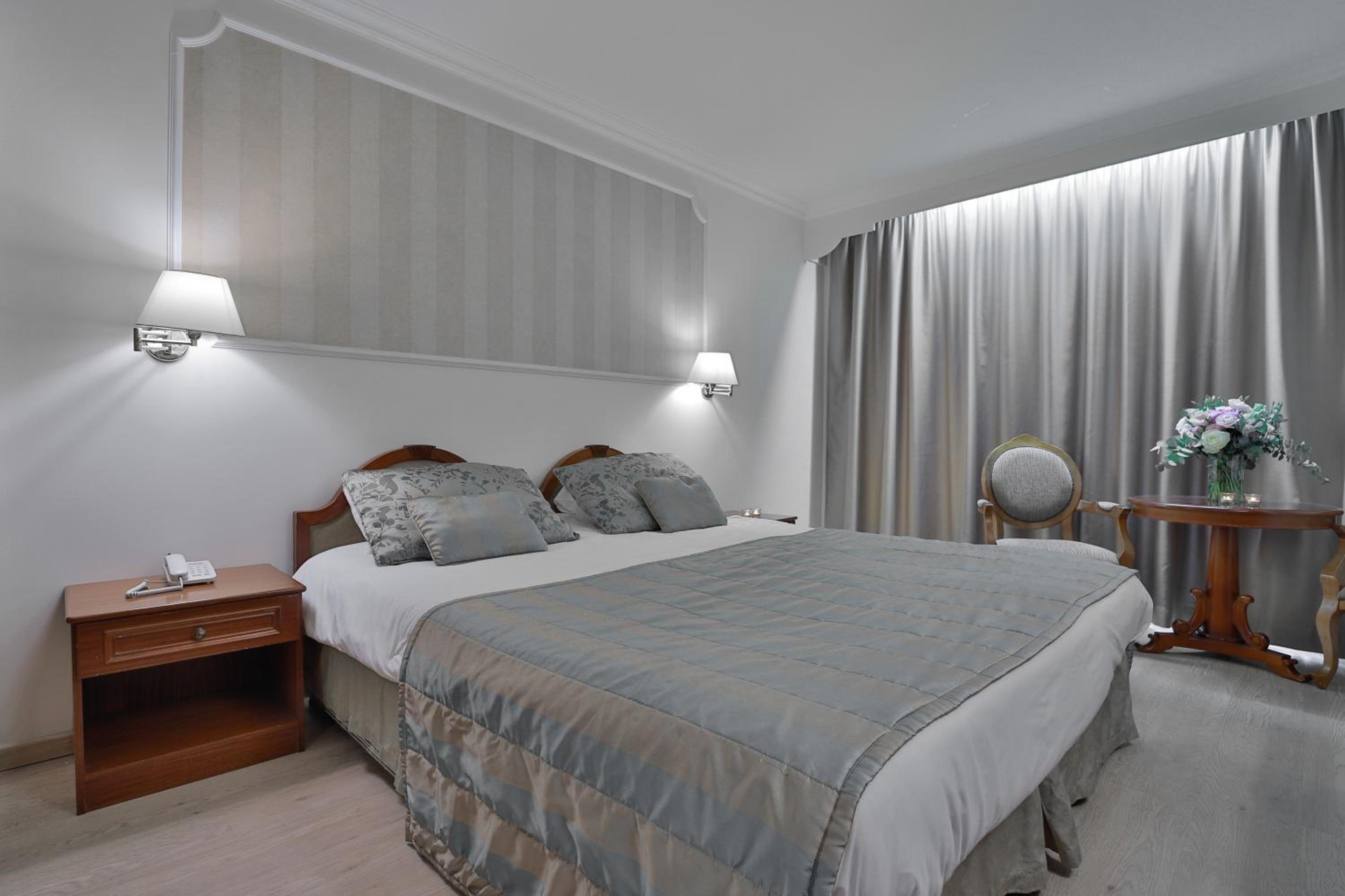 One-Bedroom Suite photo 2