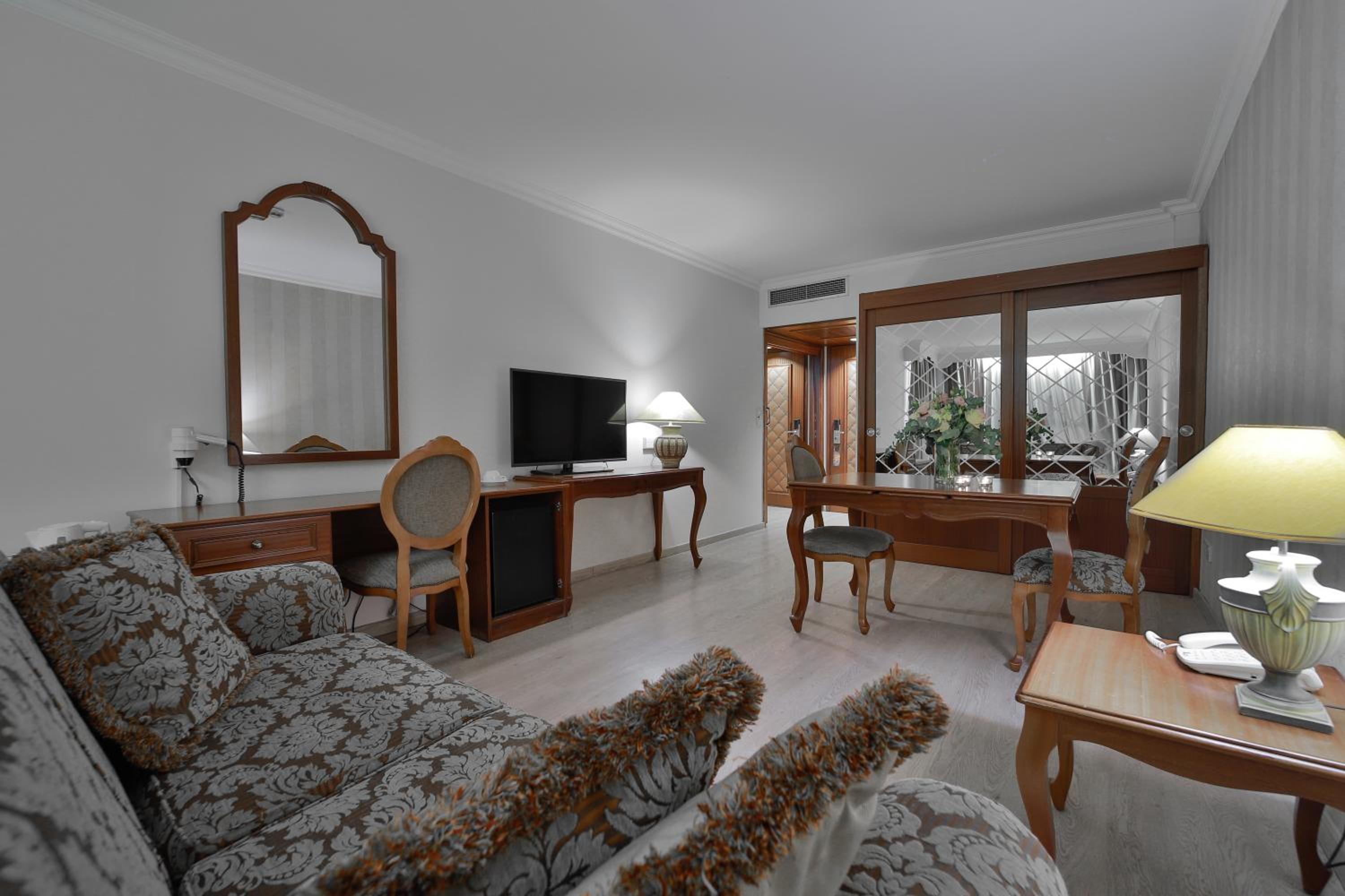 One-Bedroom Suite photo 3