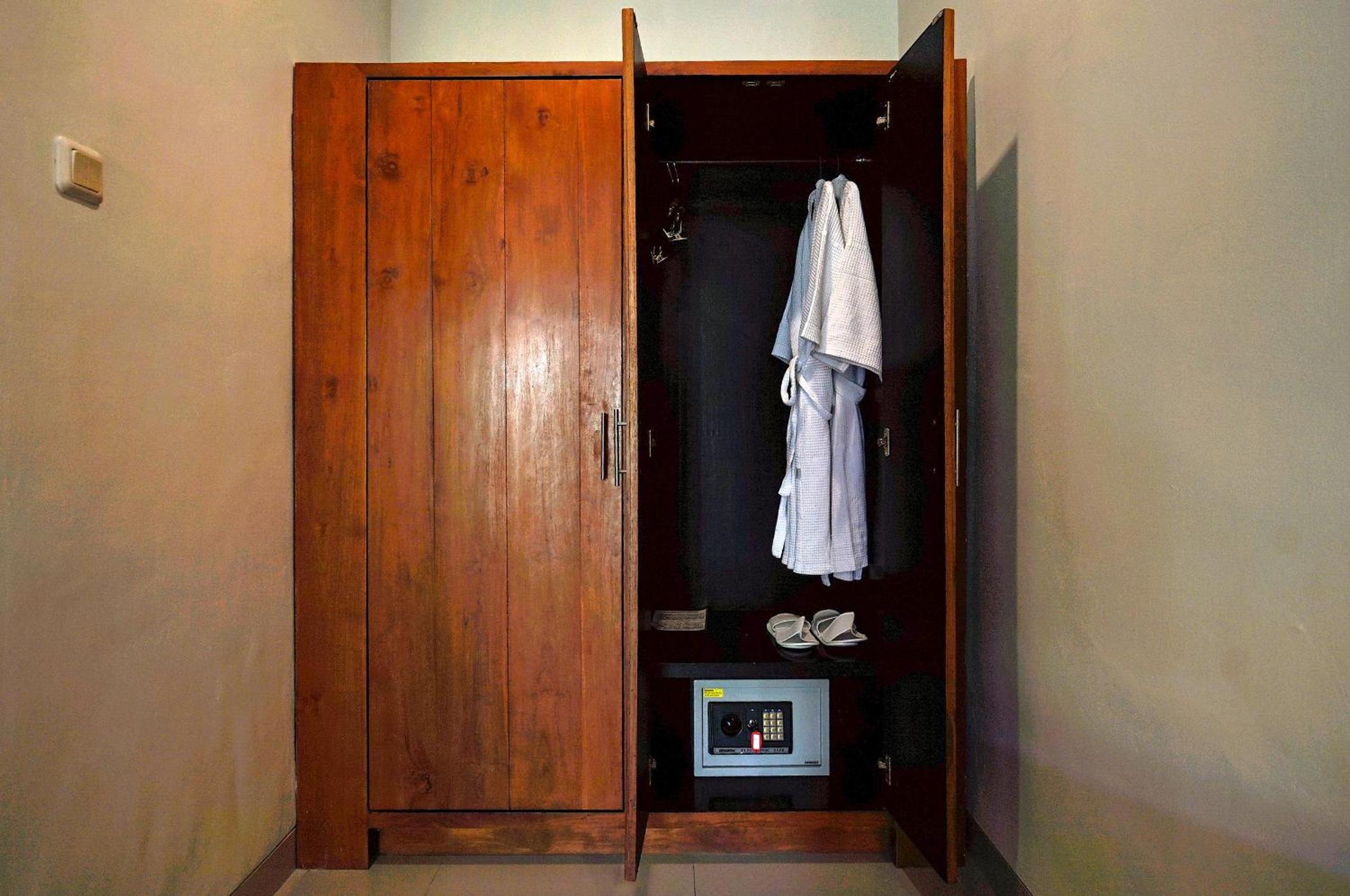 Deluxe Double or Twin Room - Photo 12
