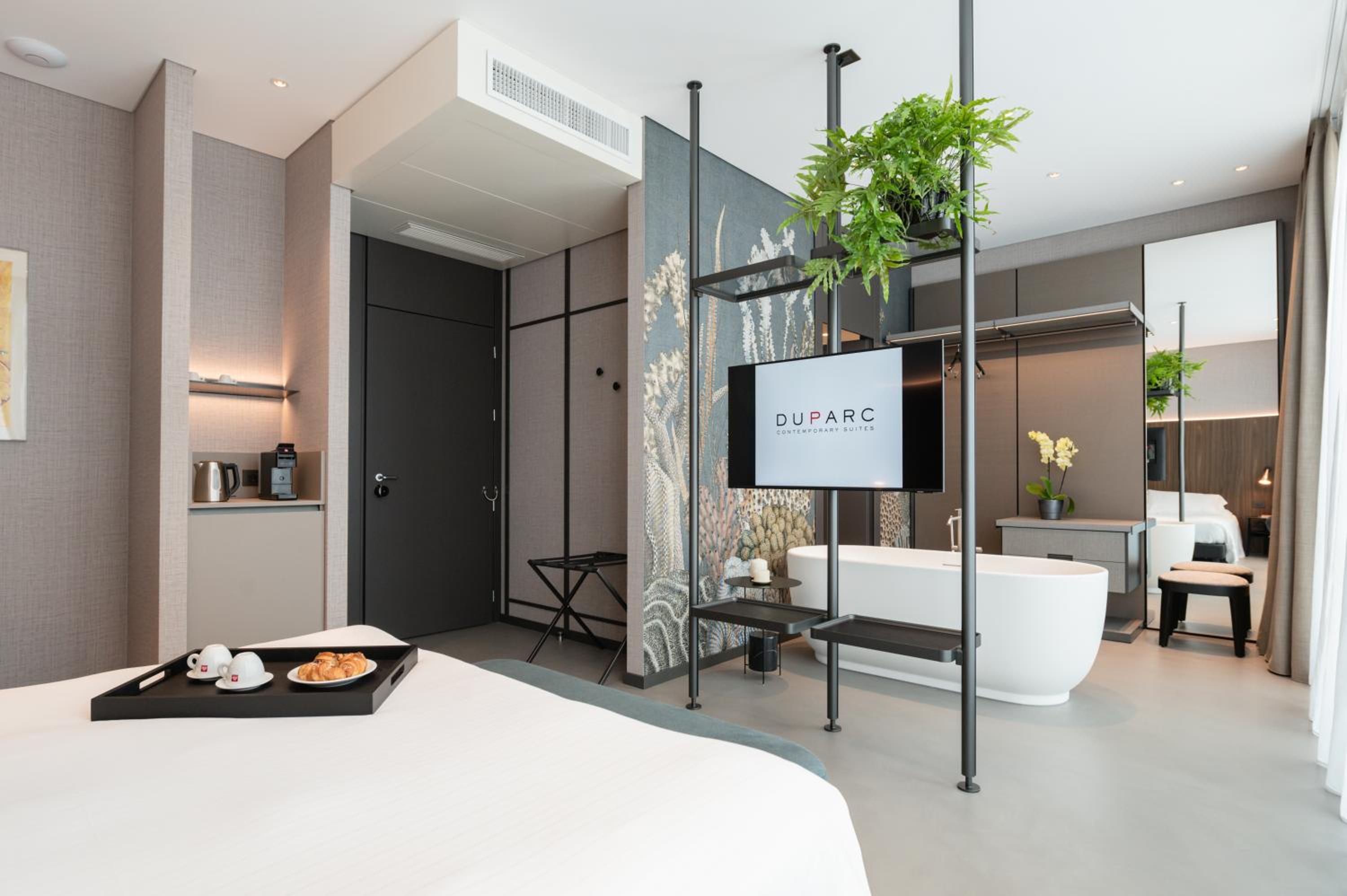 Luxury Junior Suite - Photo 14