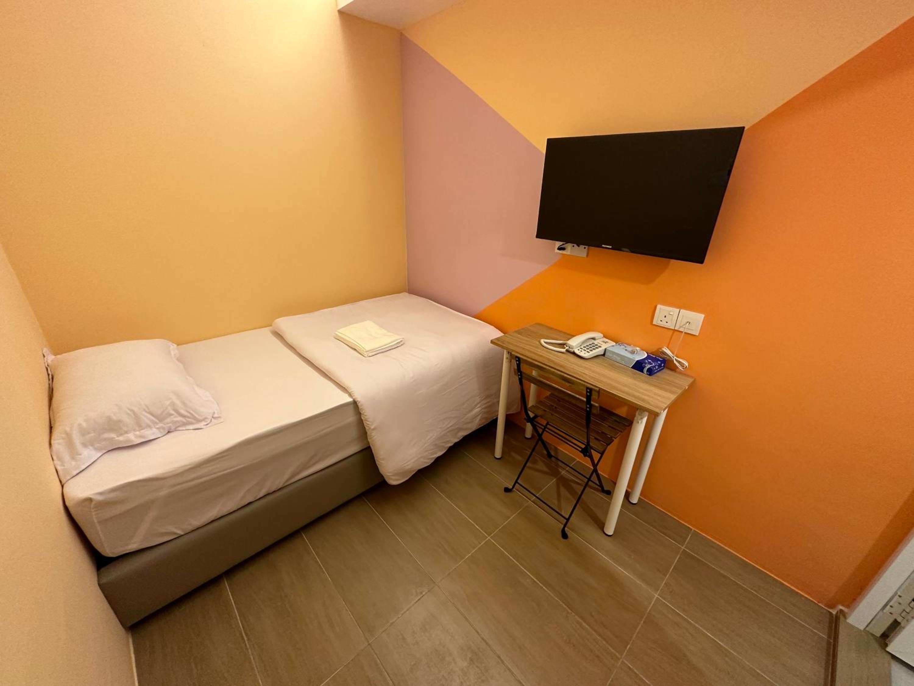Standard Single Room - Photo 2