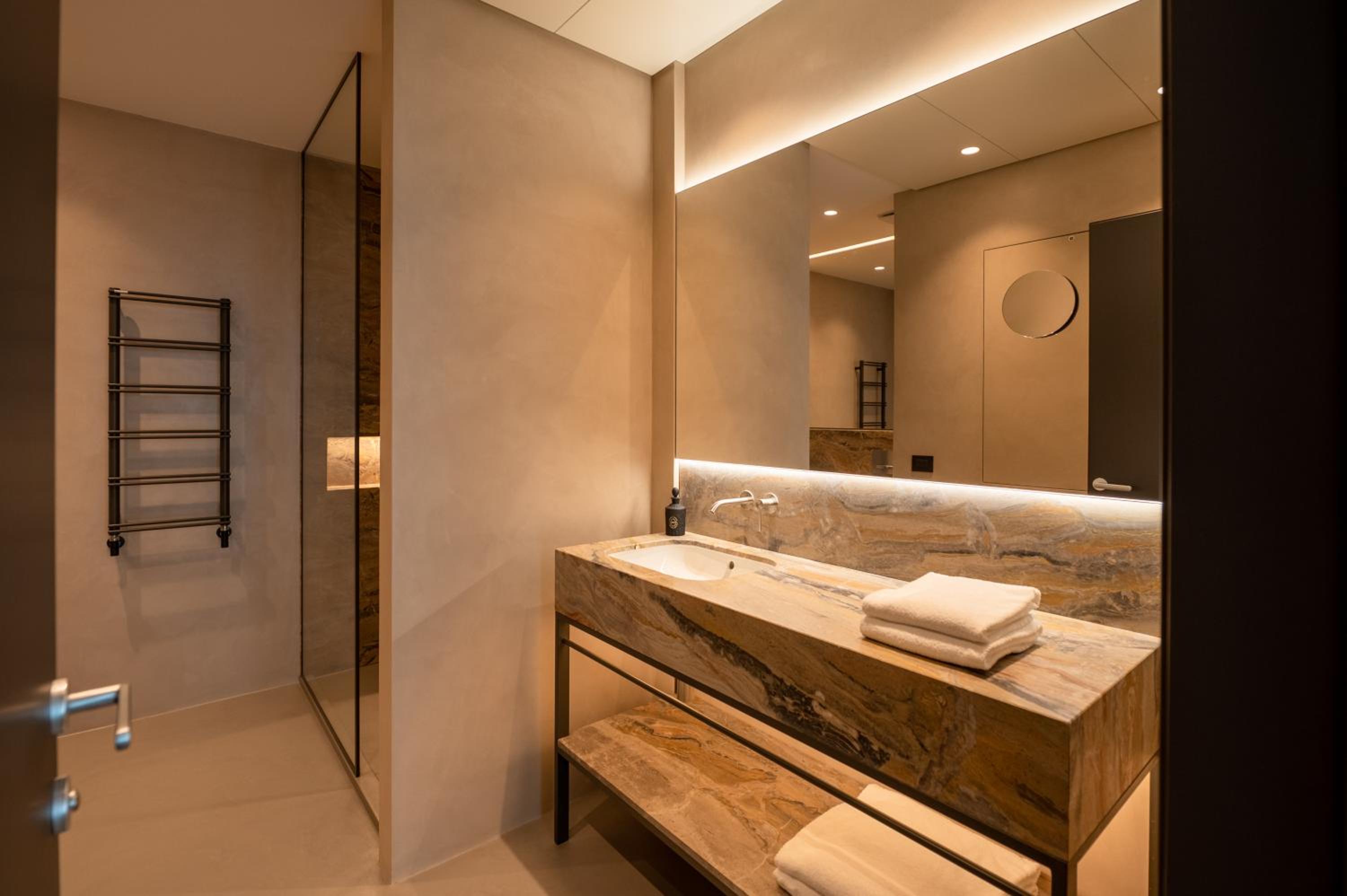 Luxury Junior Suite - Photo 10