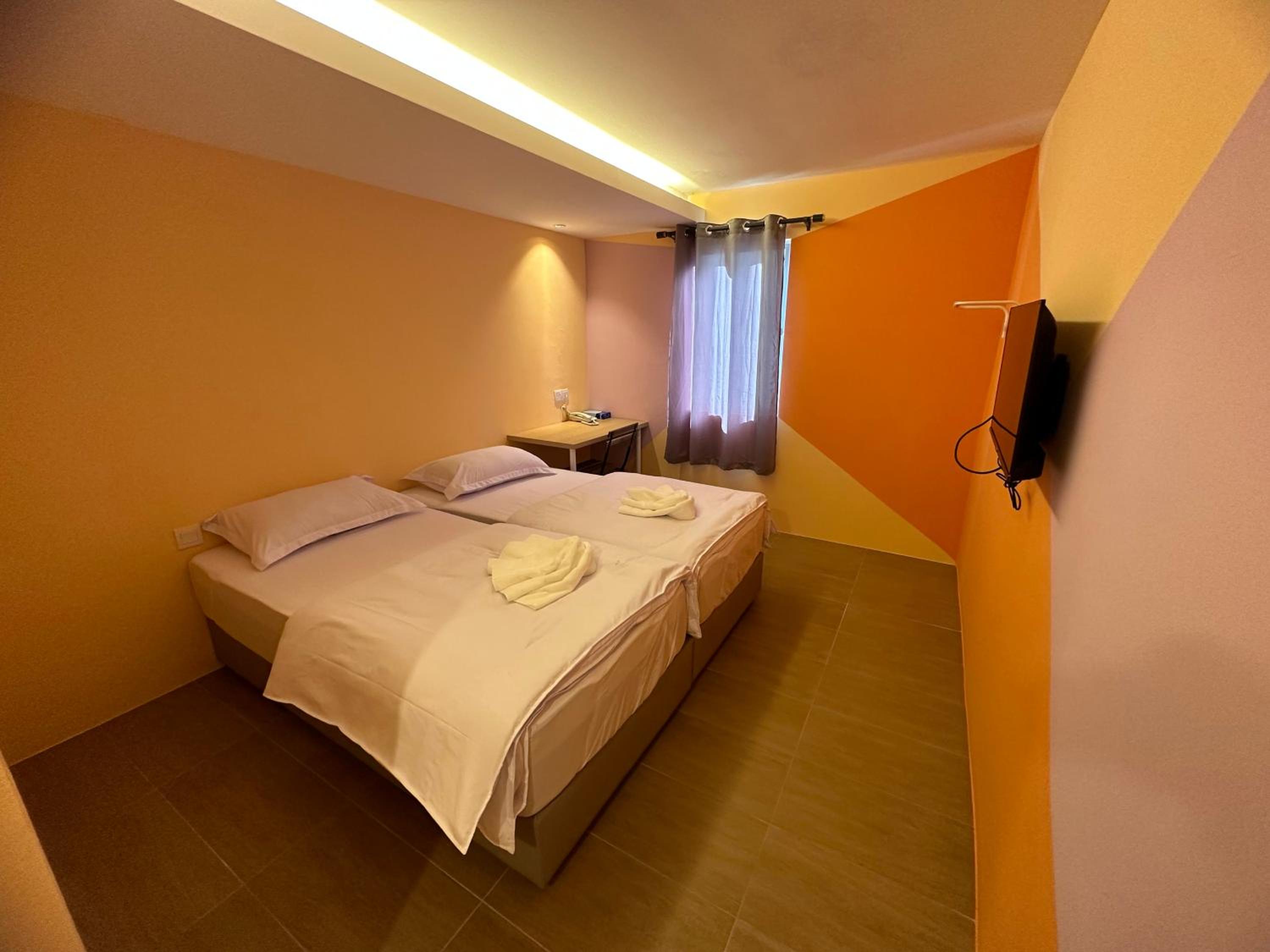 Deluxe Twin Room - Photo 2