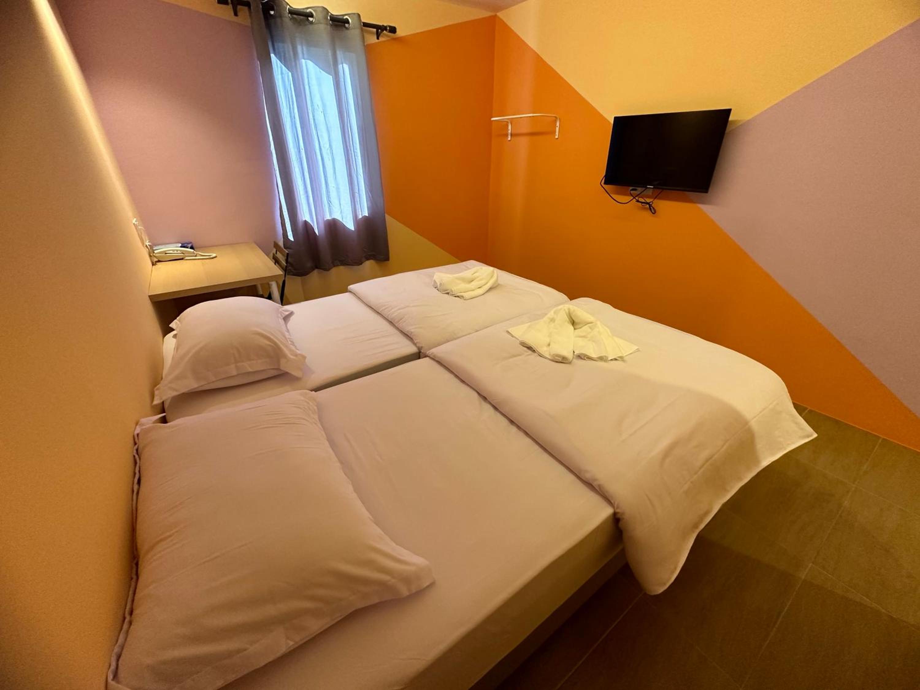 Deluxe Twin Room - Photo 1