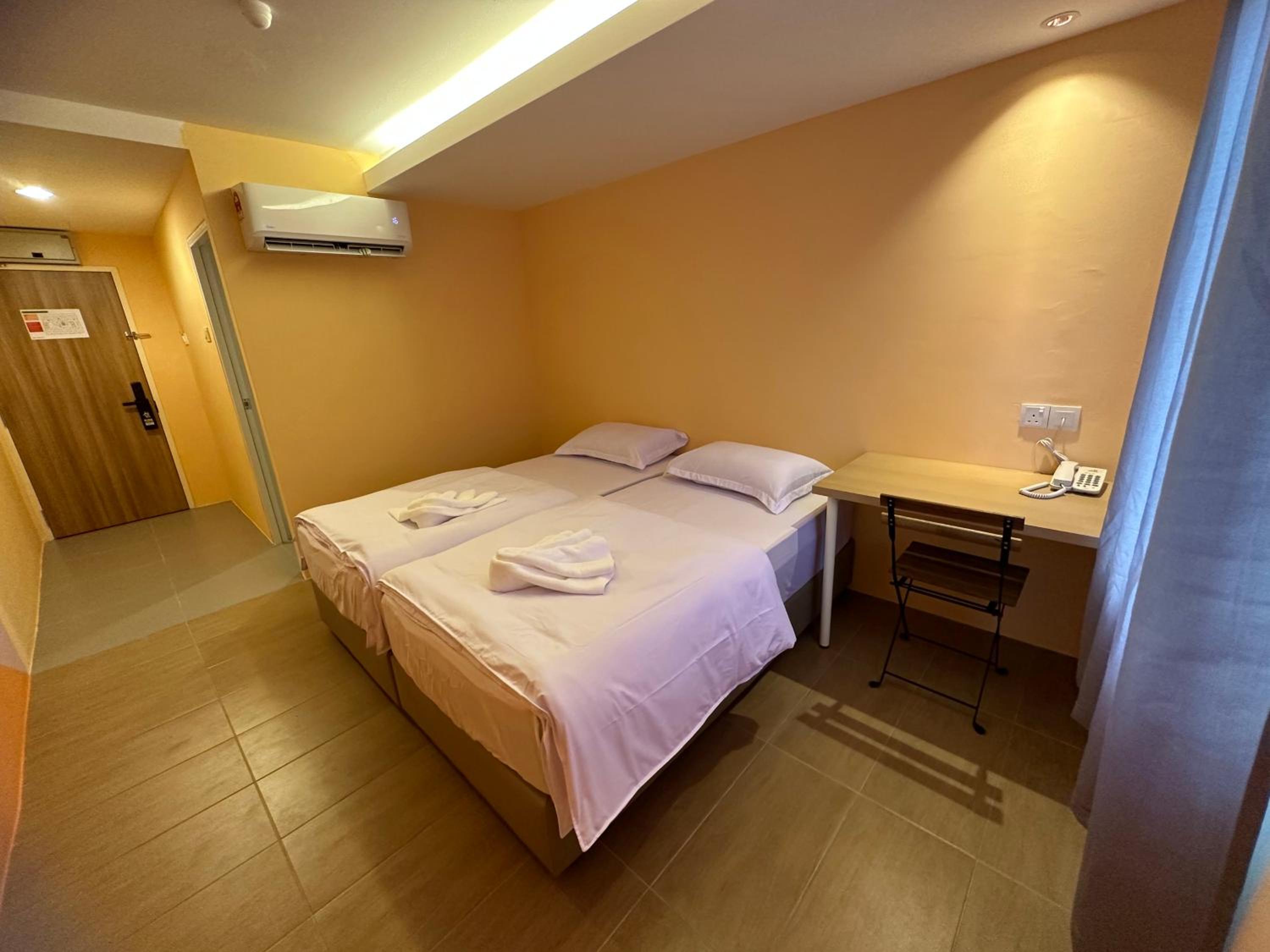 Deluxe Twin Room - Photo 3