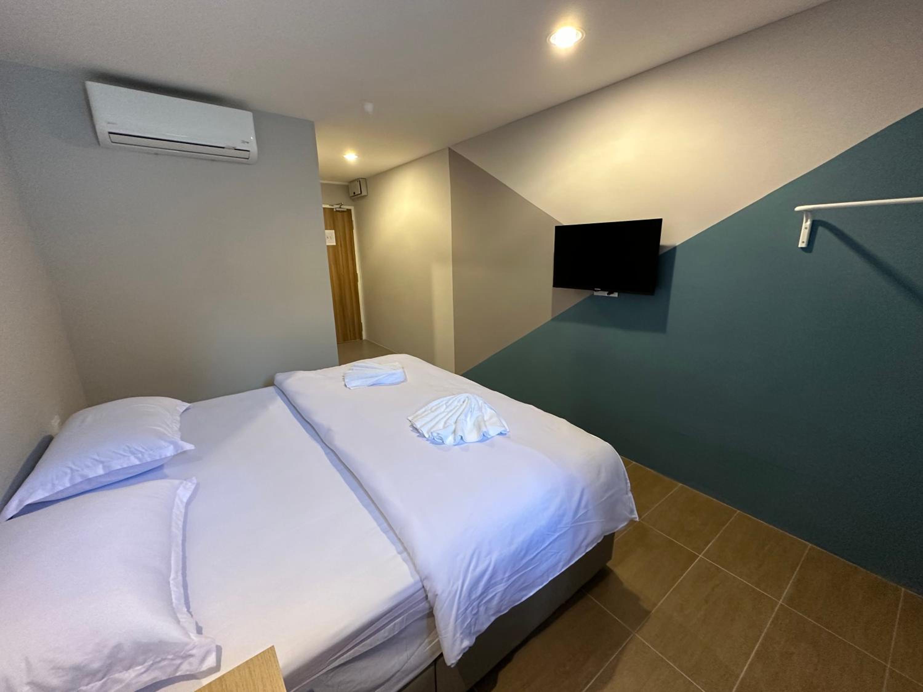 Deluxe King Room - Photo 3