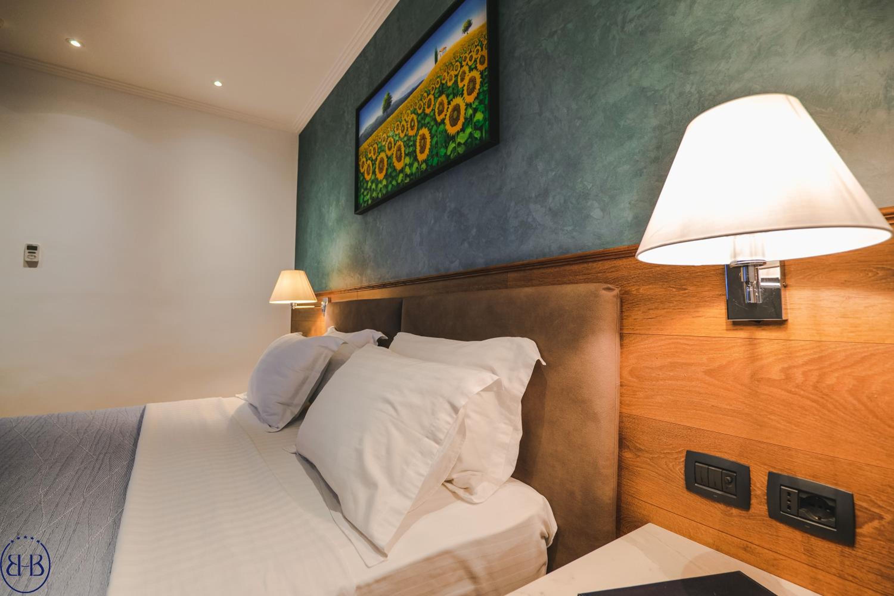 Deluxe Double Or Twin Room With Balcony And Side View