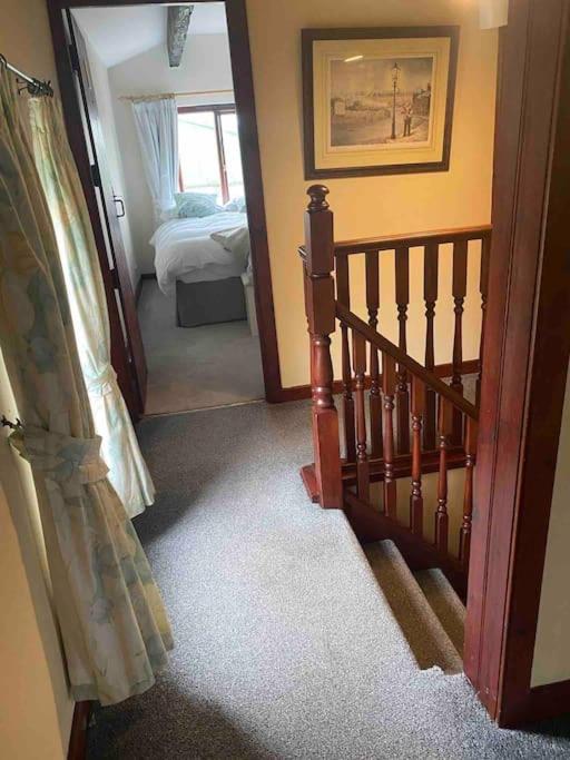 Six-Bedroom House photo 1