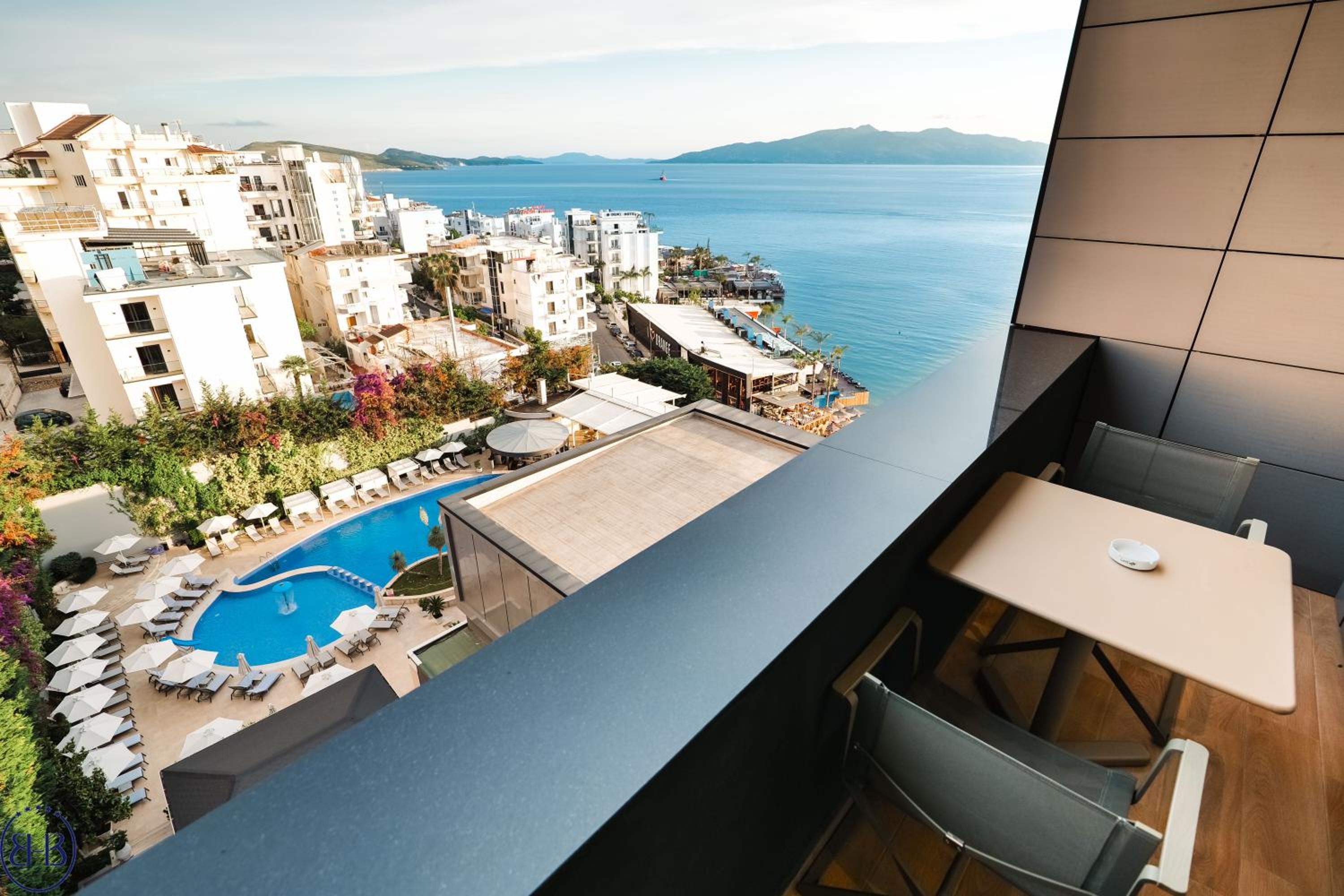 Executive Blue Suite With Balcony - Pool And Sea View