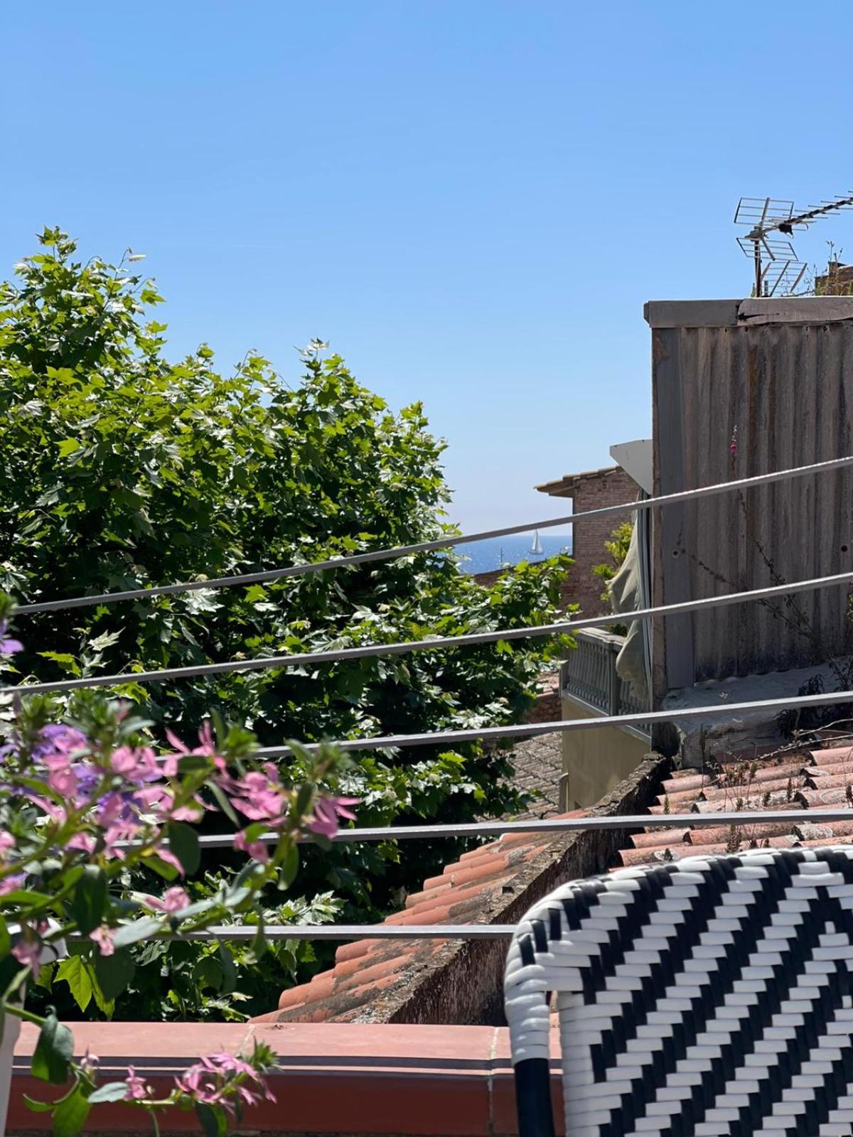Apartment with Balcony photo 3