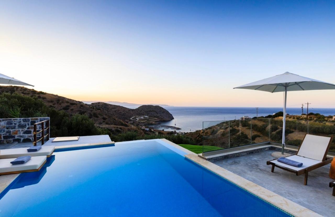 Three-Bedroom Villa photo 2