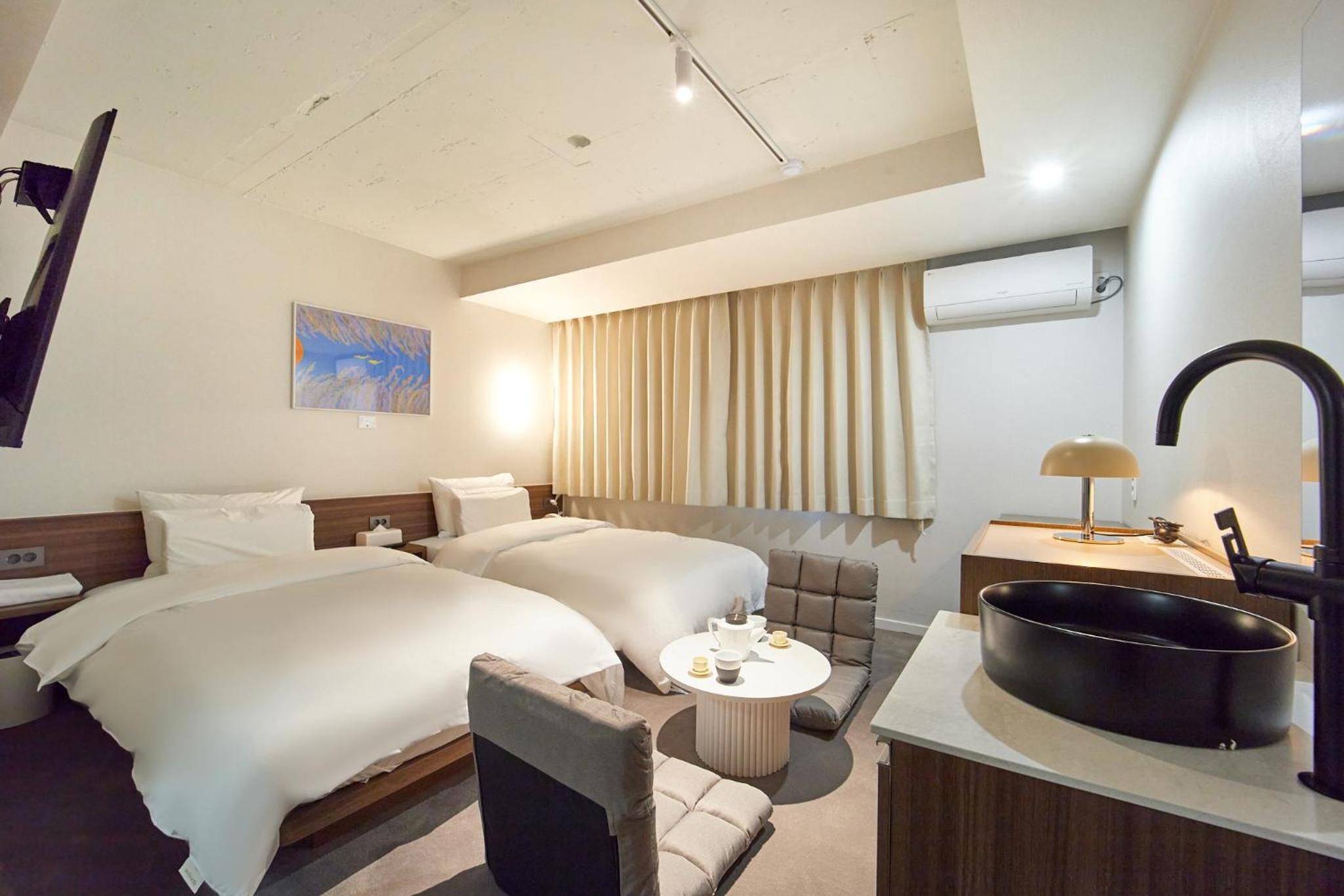 Standard Twin Room
