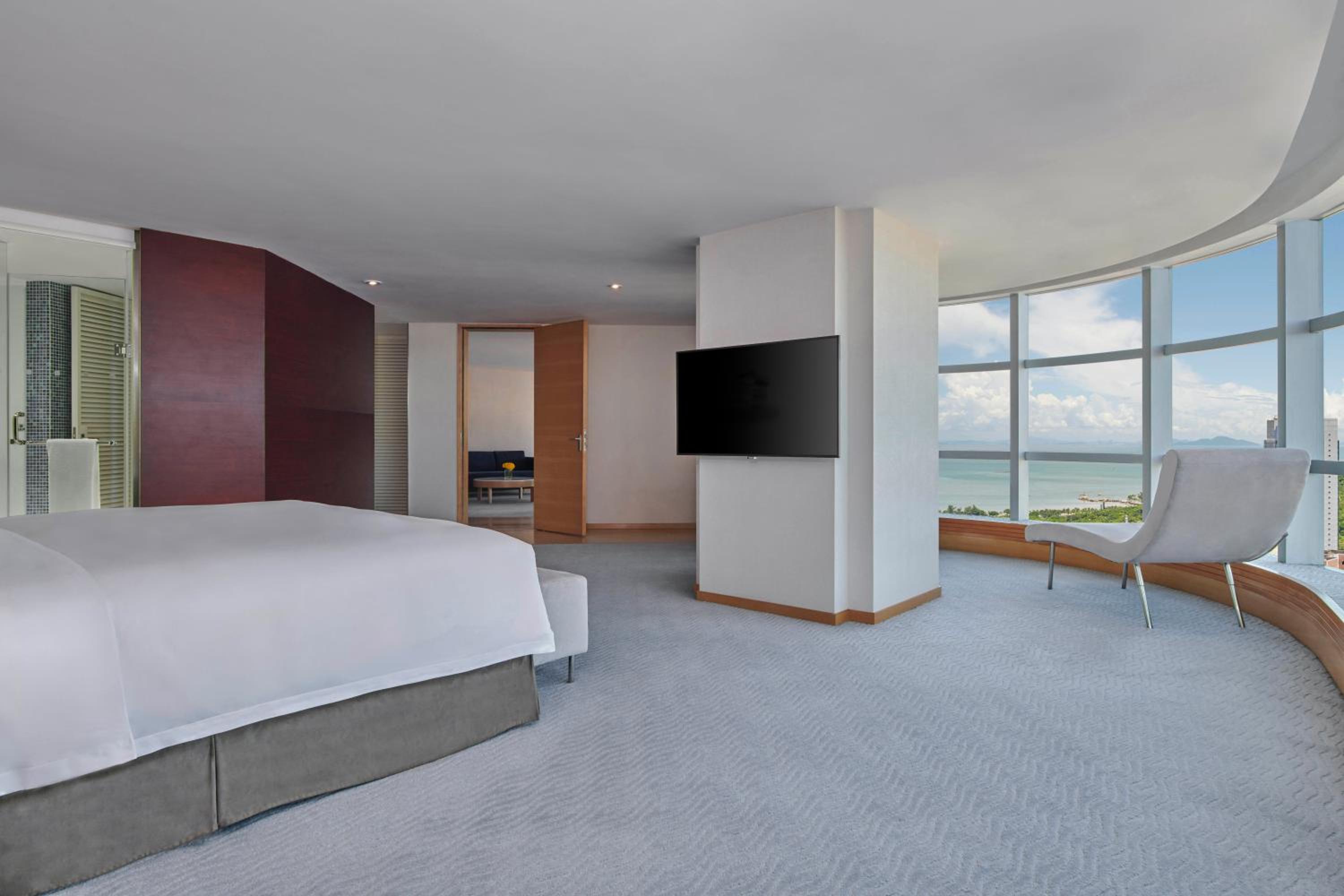 Junior King Suite with Sea View - High Floor - Photo 1