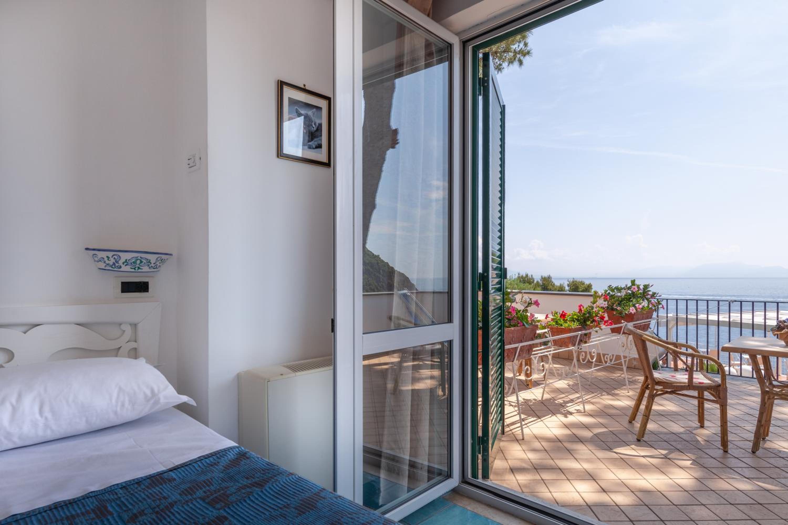 Double Or Twin Room With Sea View - Photo 8