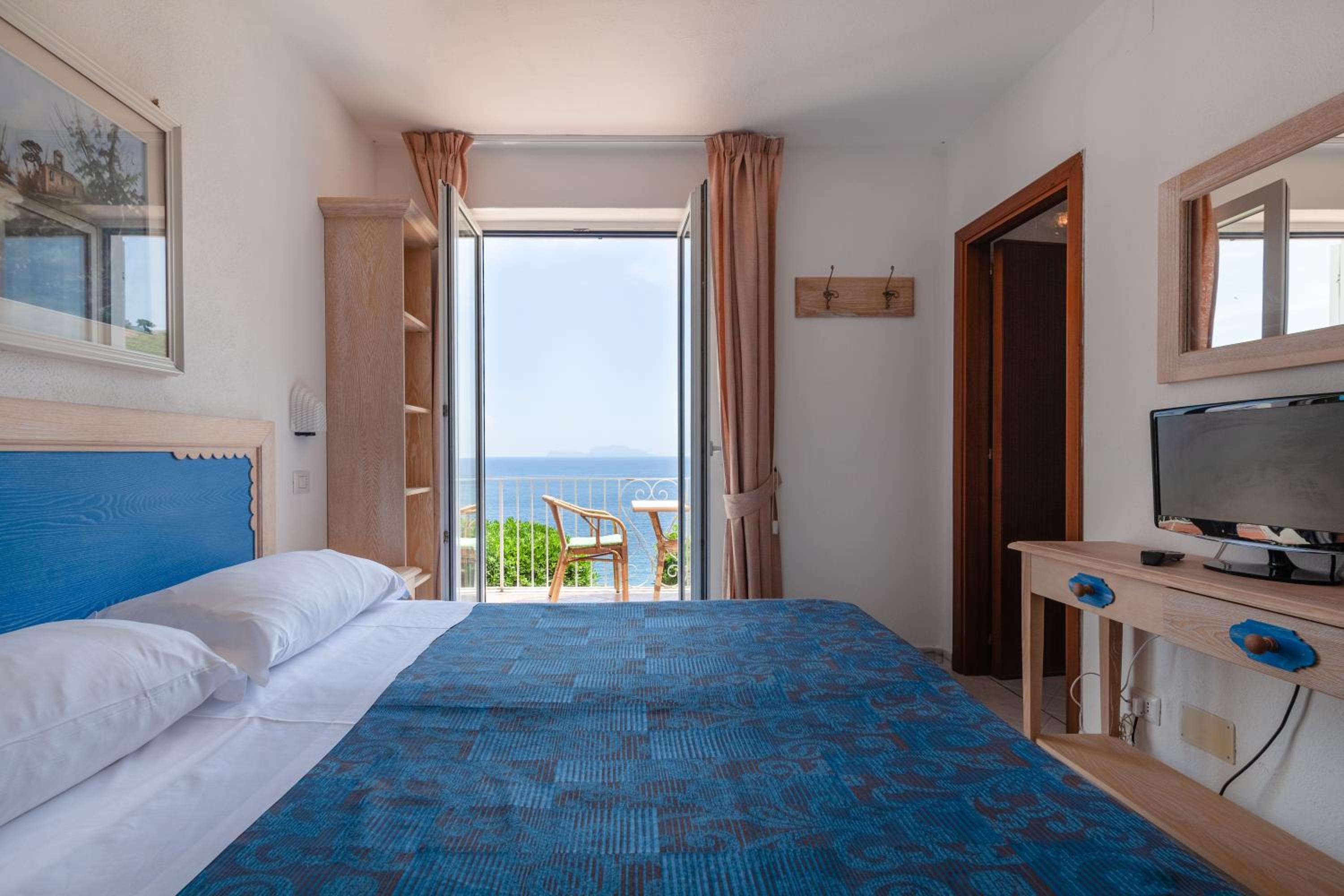 Double Or Twin Room With Sea View - Photo 1