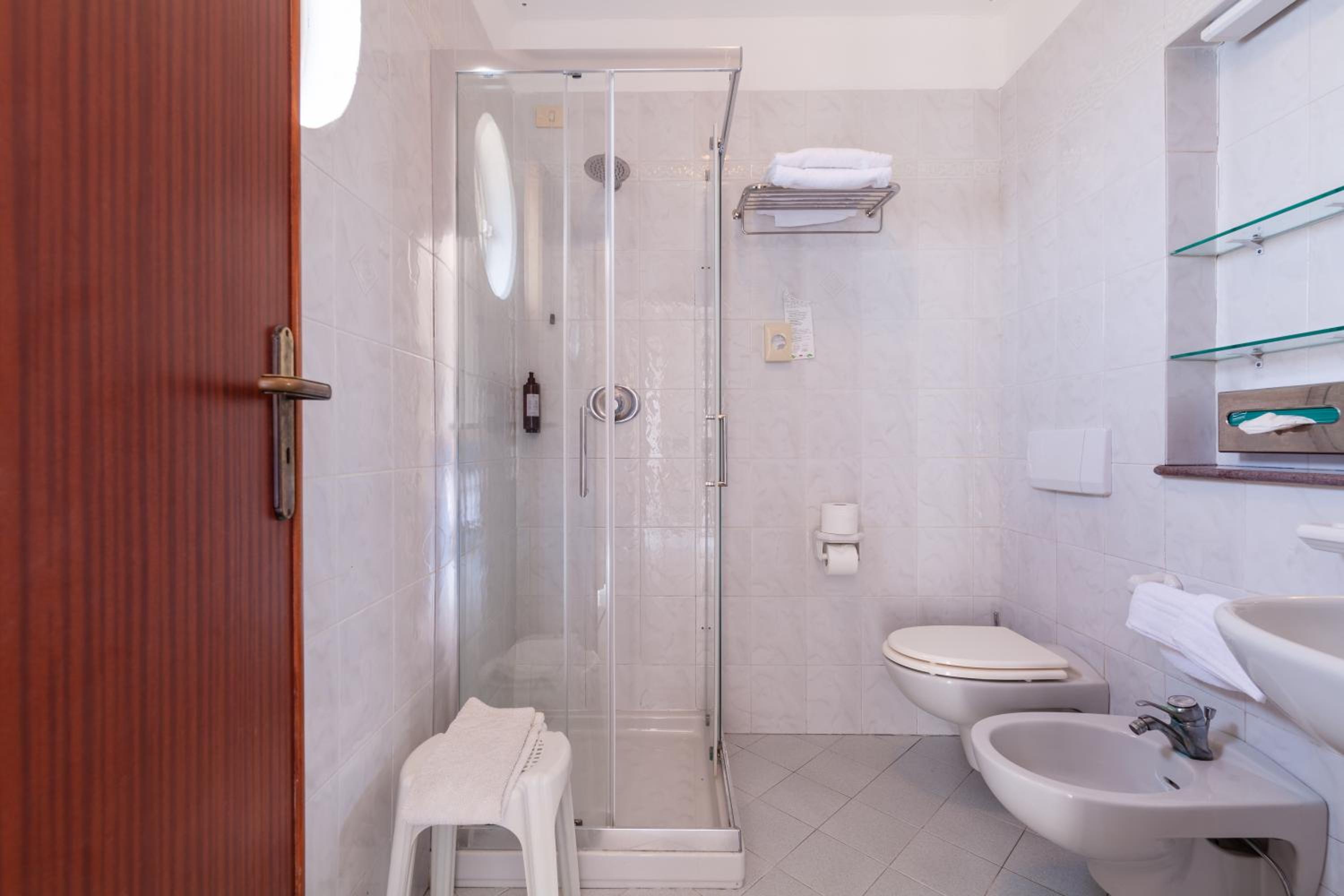 Double Or Twin Room With Sea View - Photo 12