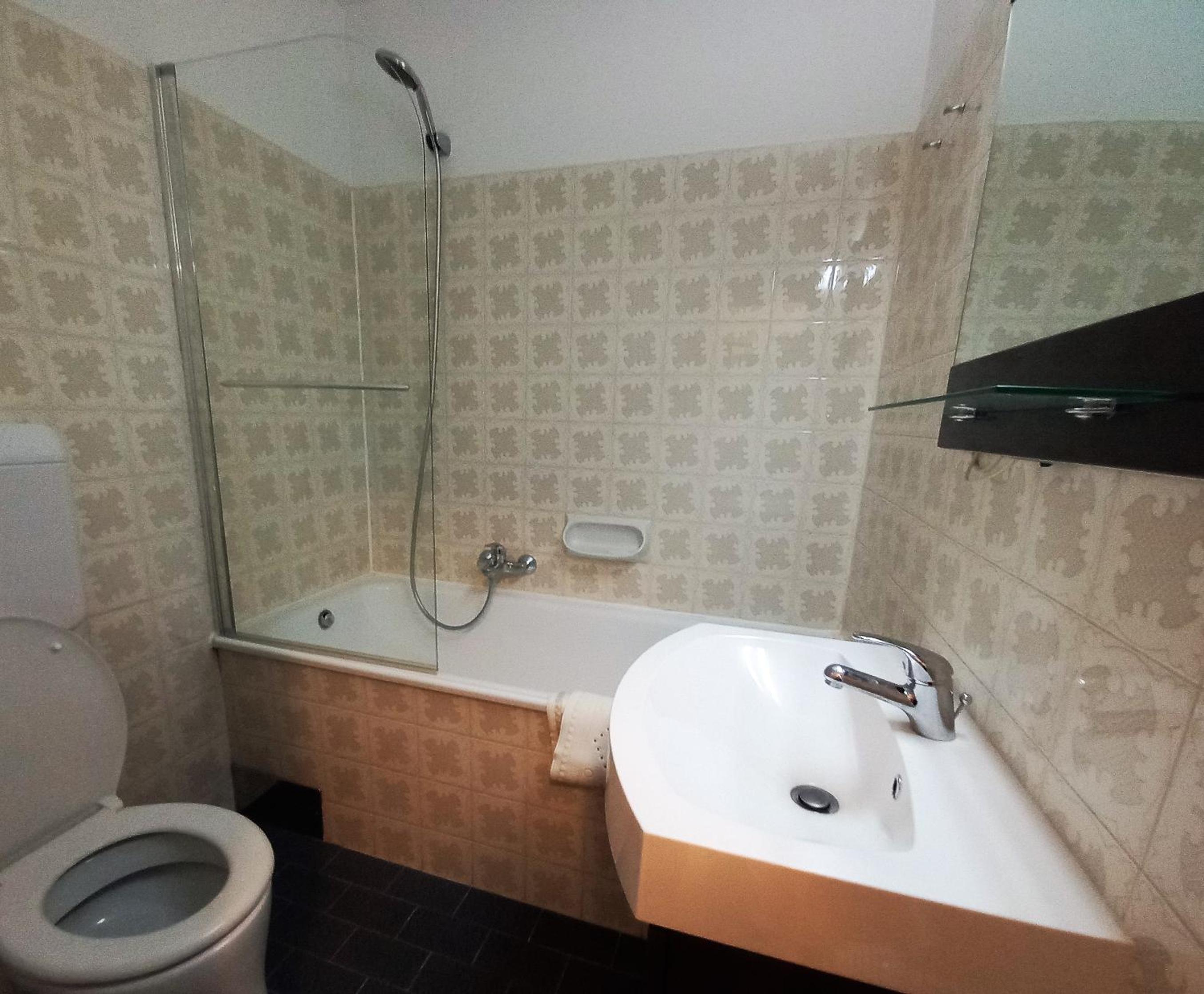 Two-Bedroom Apartment with Balcony photo 3
