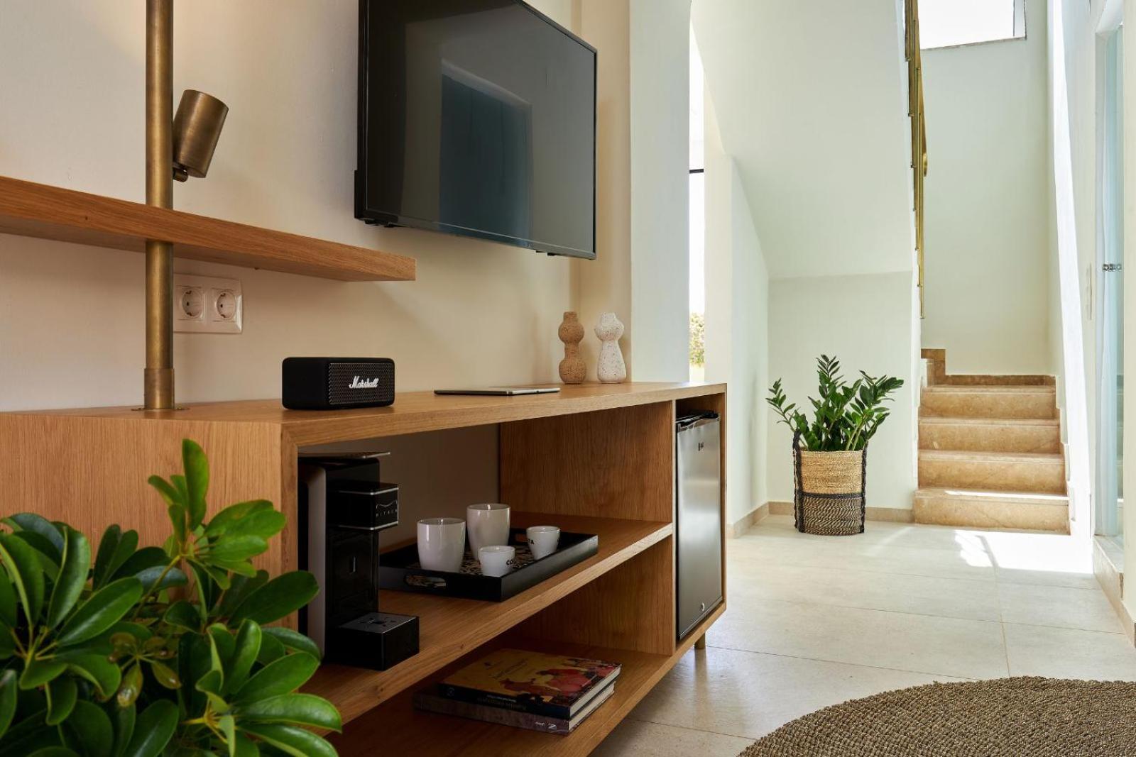 VIP Maisonette with Outdoor Jacuzzi  photo 3