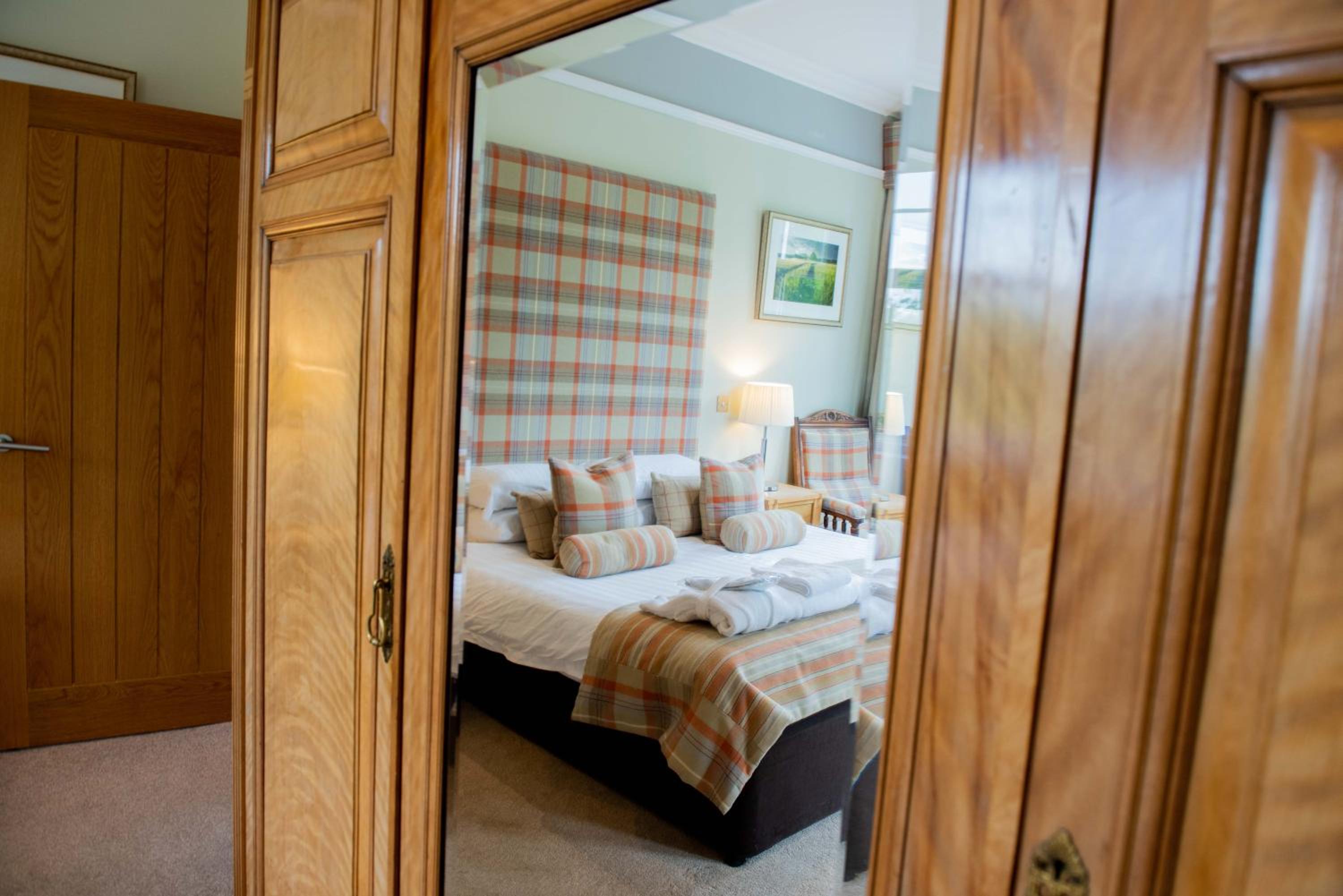 Executive Suite - Photo 8