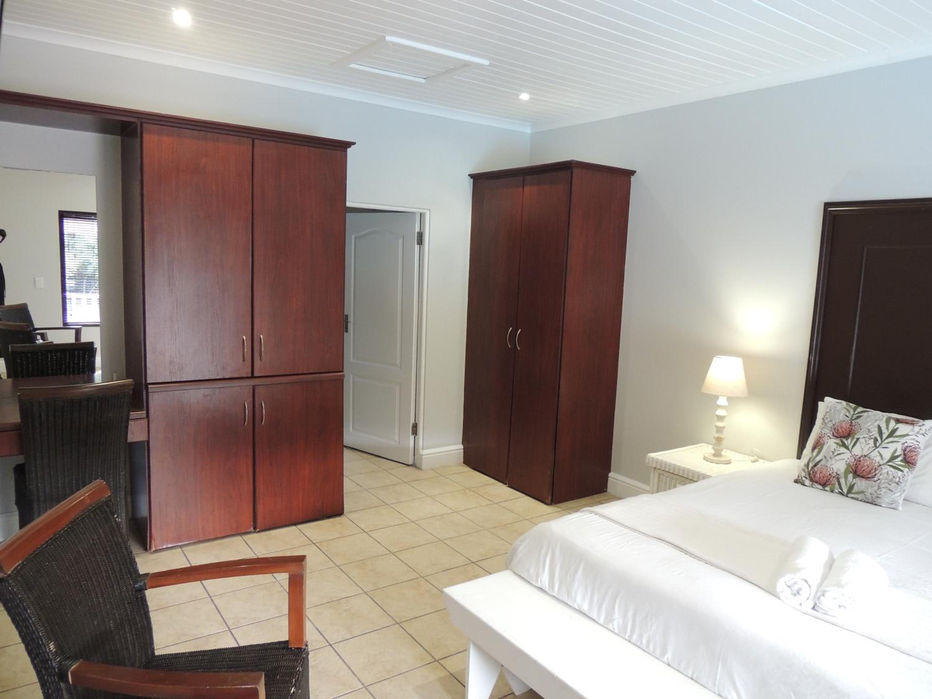 One-Bedroom Apartment - Photo 2