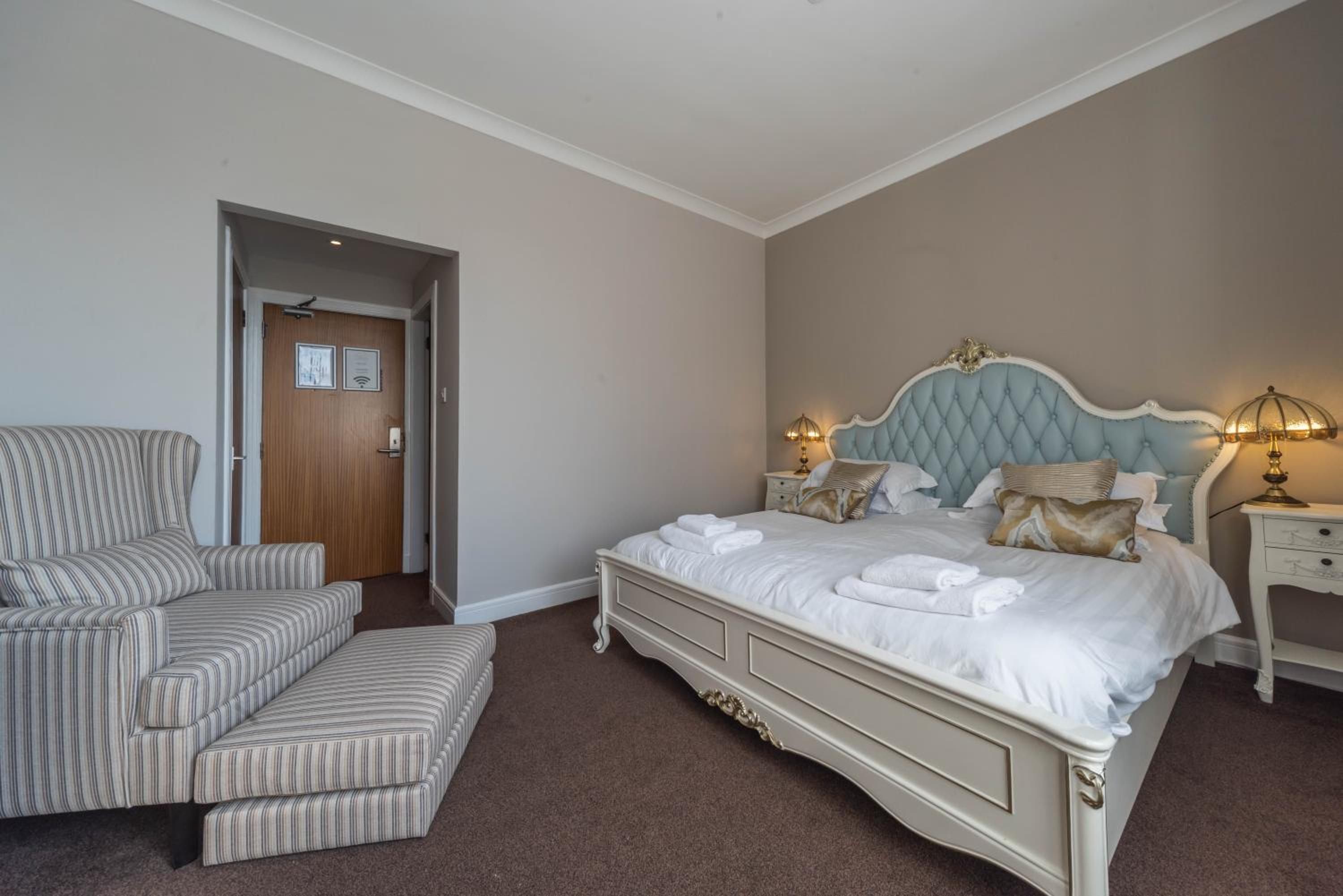 Deluxe Double Room - Photo 8