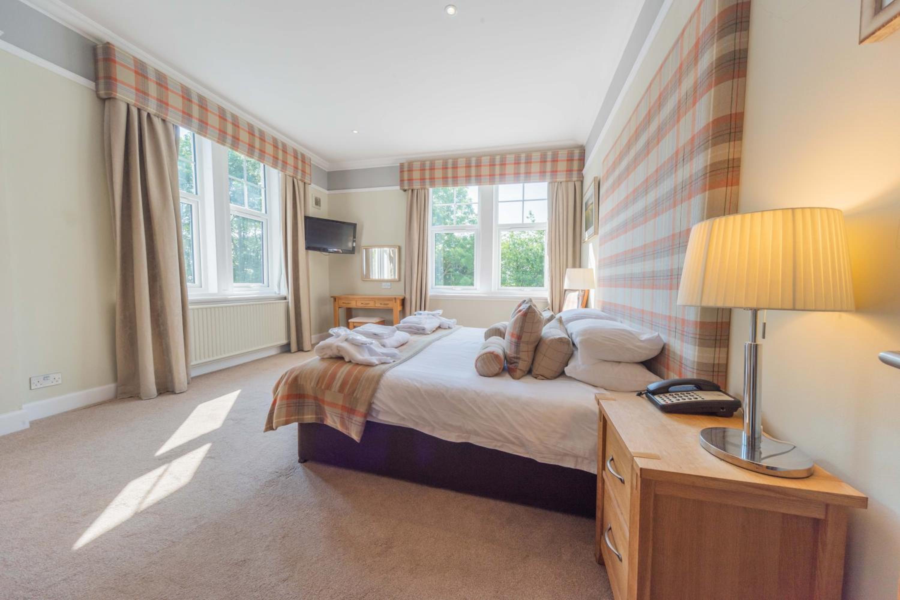 Executive Suite - Photo 13