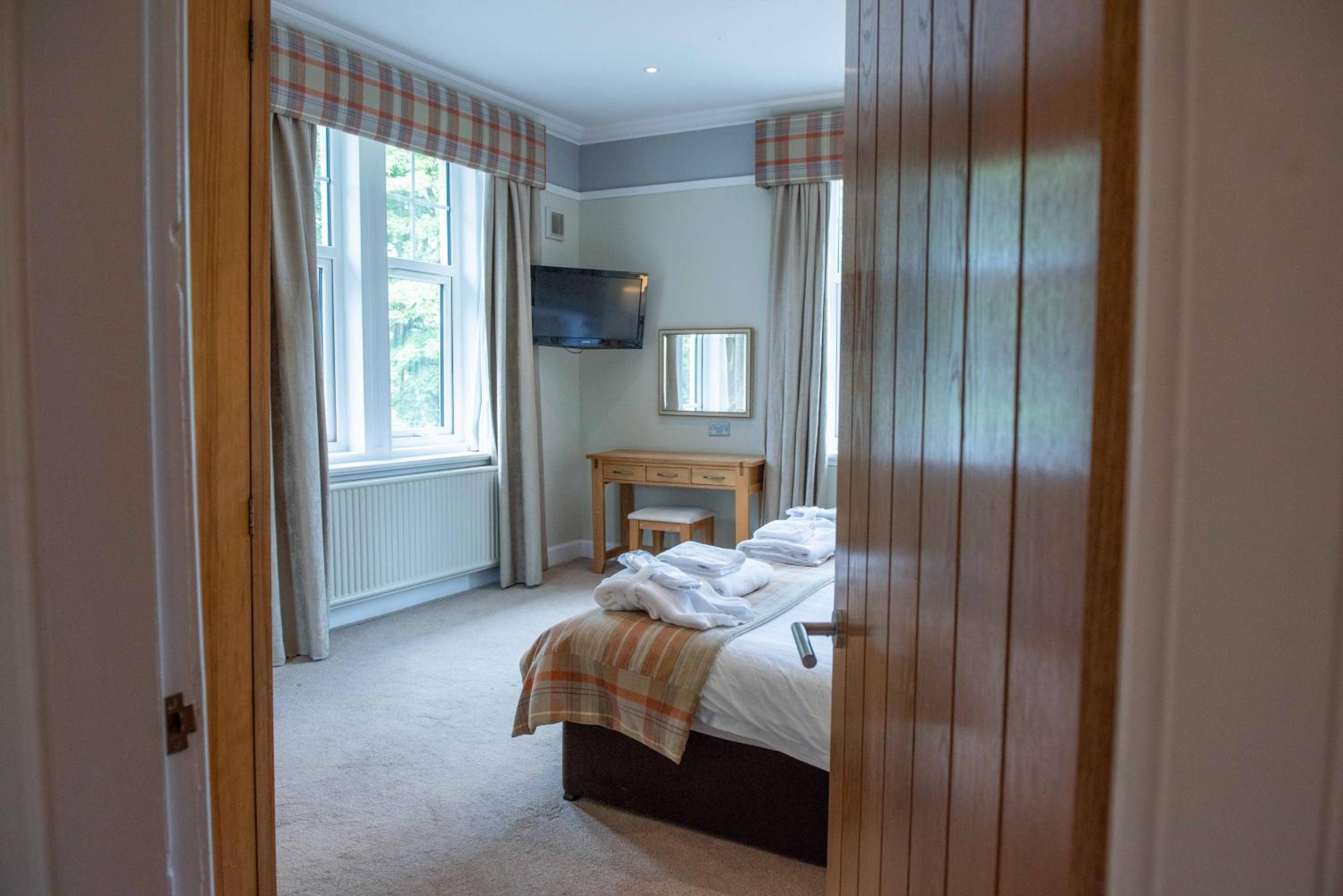 Executive Suite - Photo 14