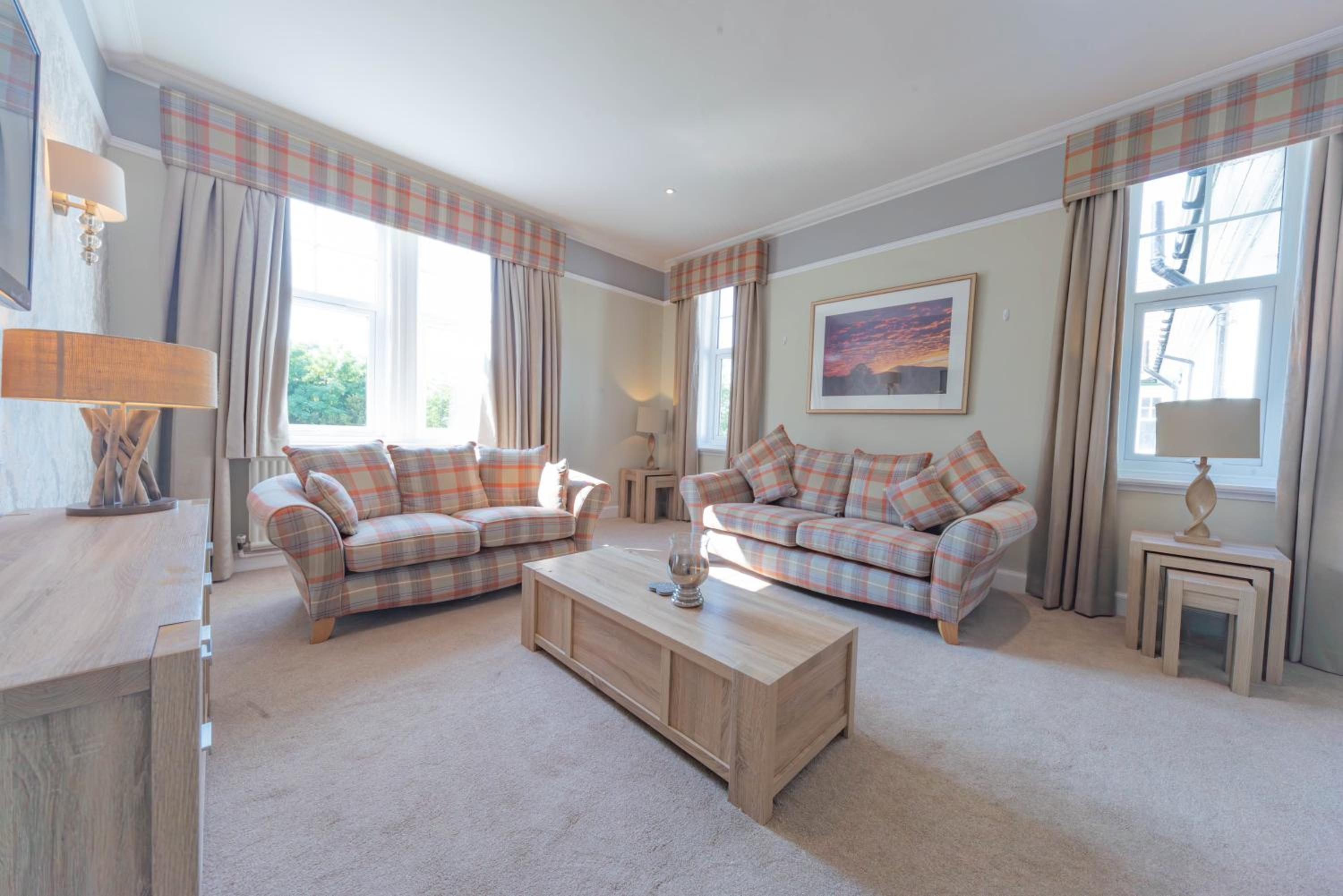 Executive Suite - Photo 2