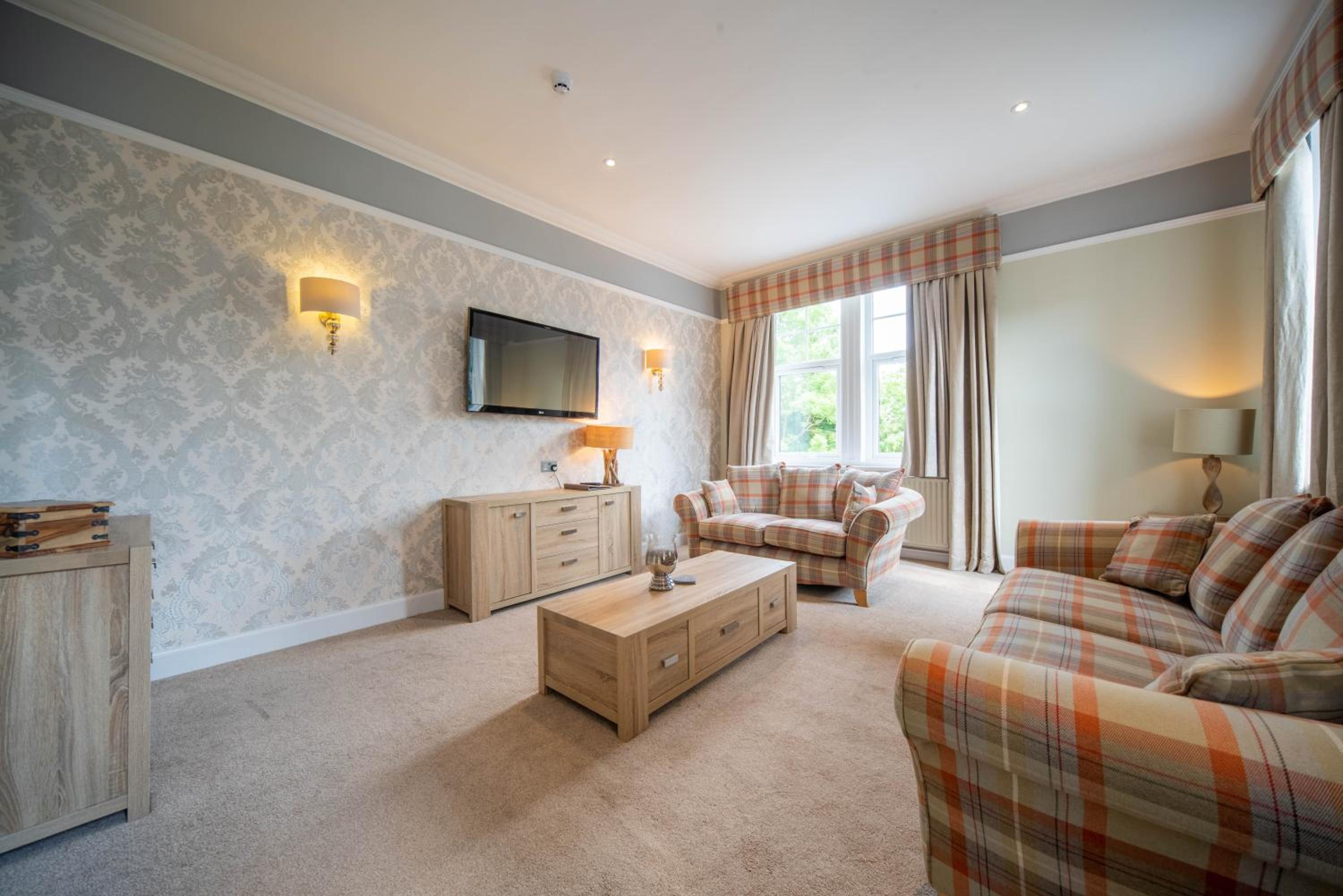 Executive Suite - Photo 5