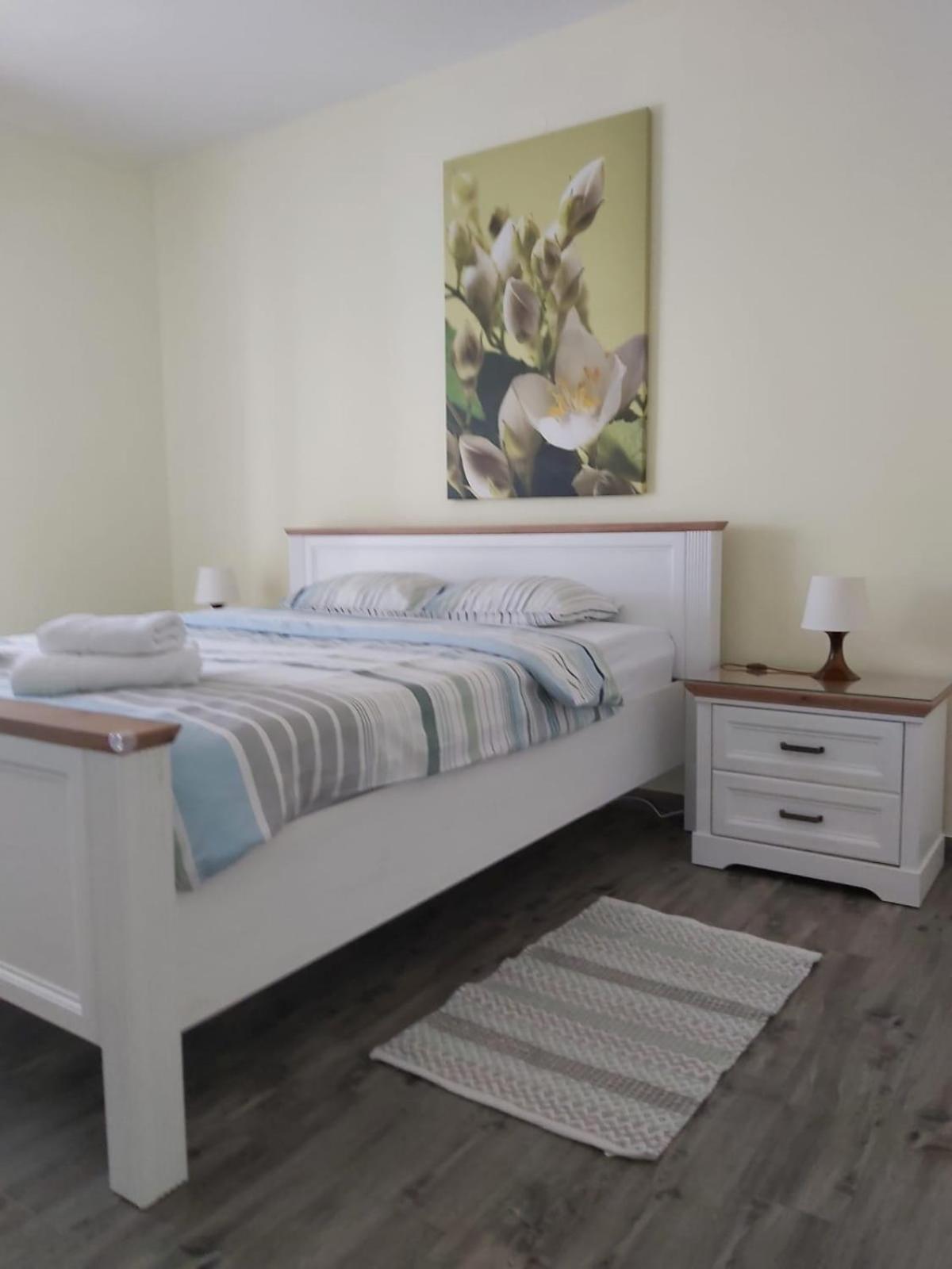 One-Bedroom Apartment - Photo 1