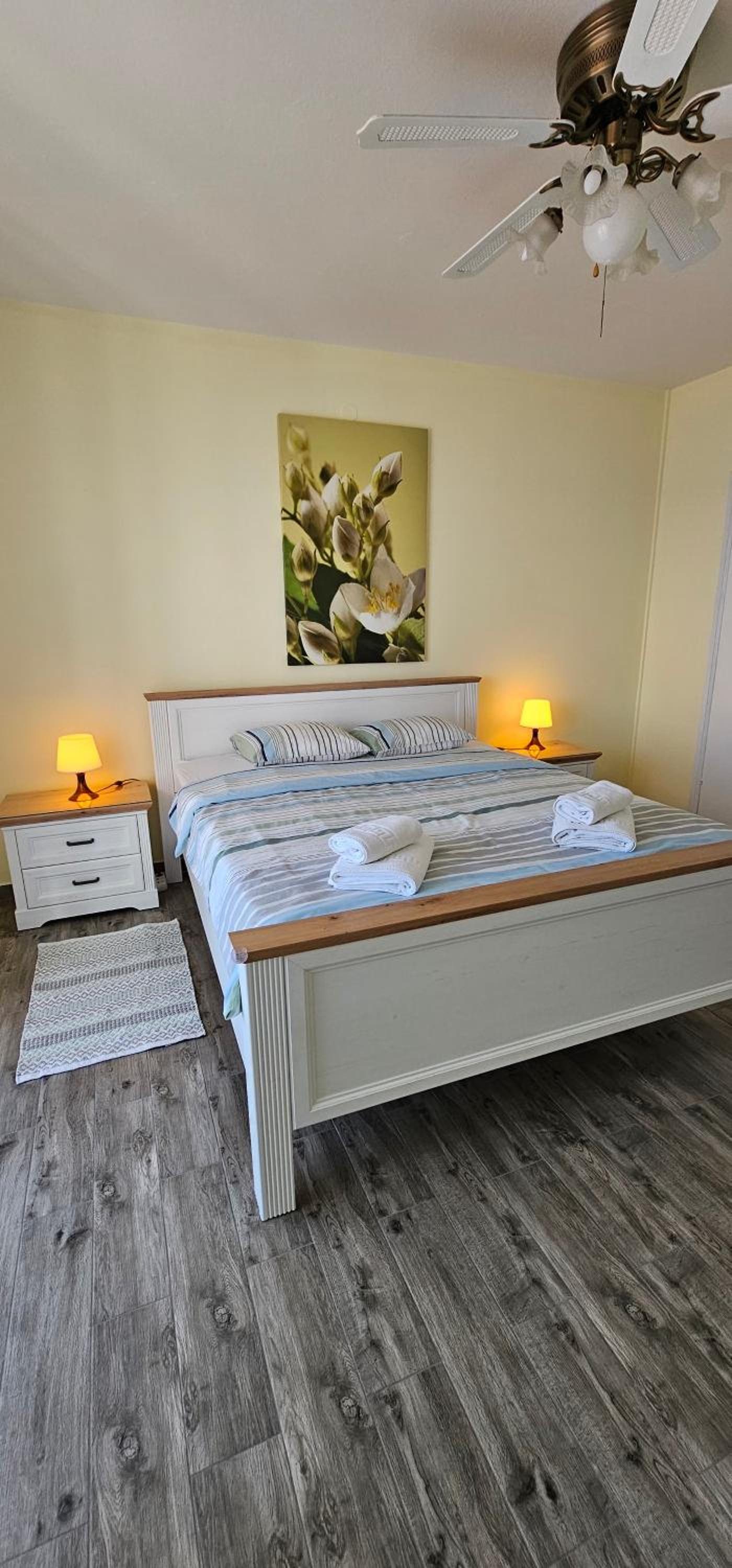 One-Bedroom Apartment - Photo 12