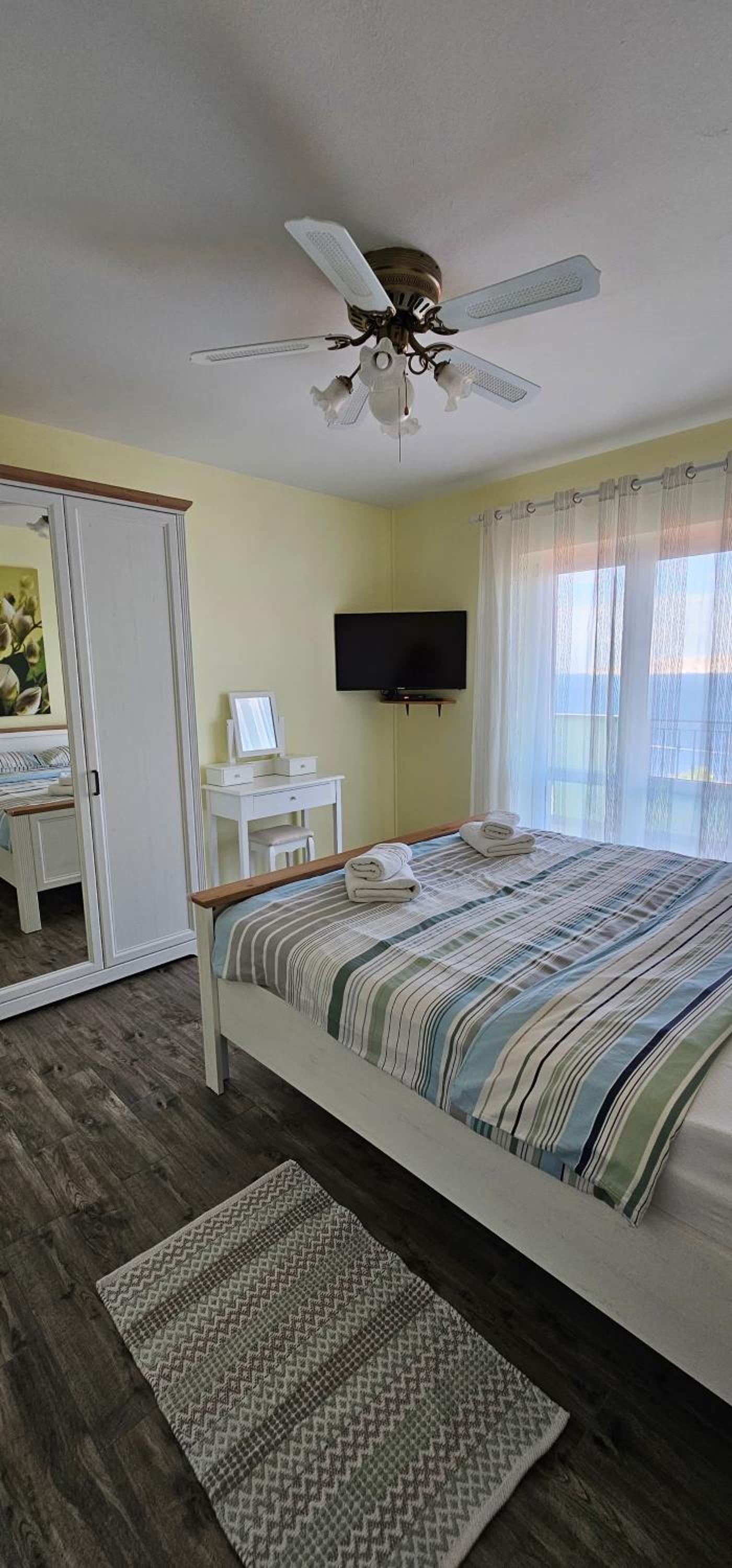 One-Bedroom Apartment - Photo 14
