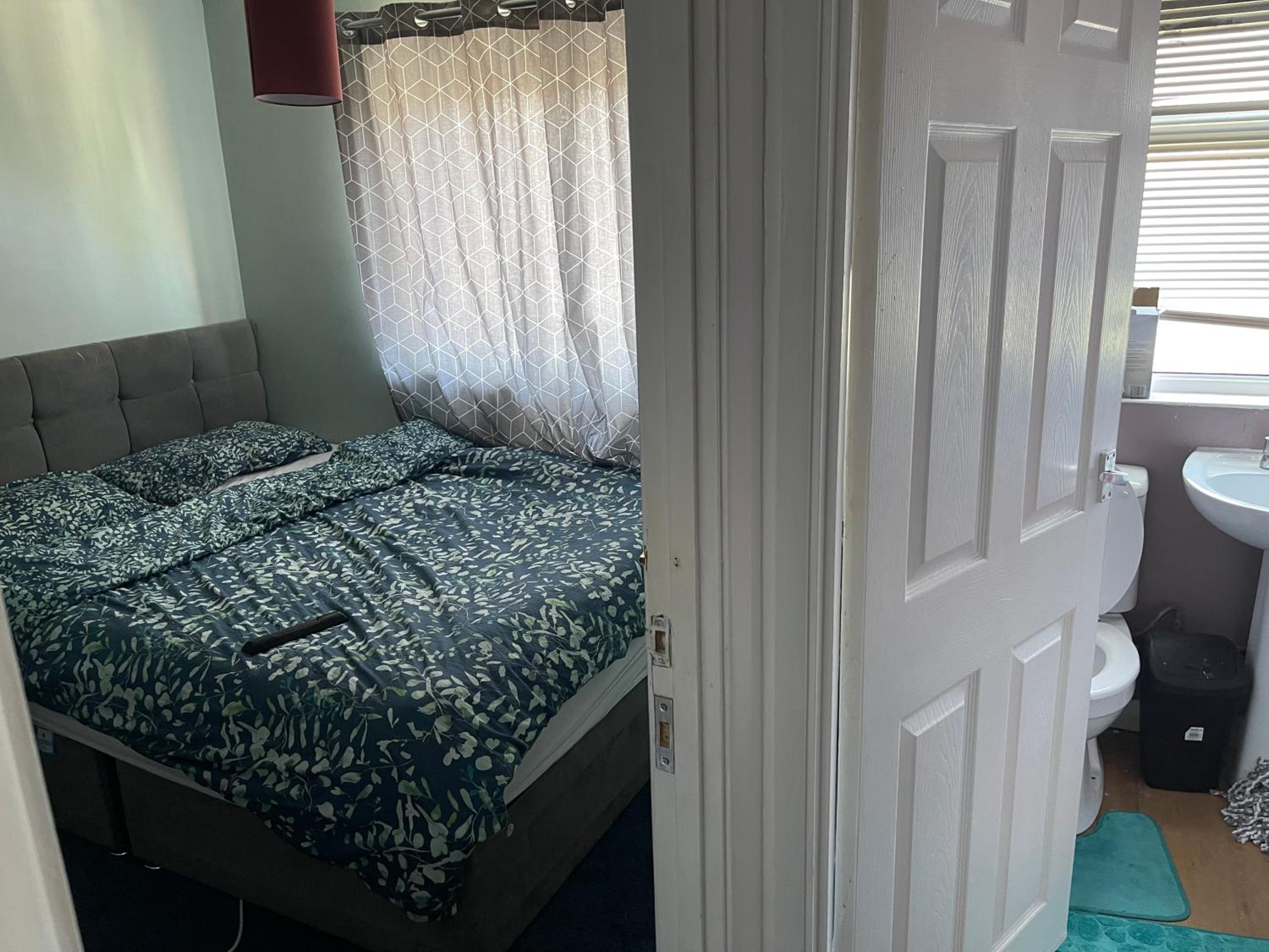 One-Bedroom Apartment - Photo 4