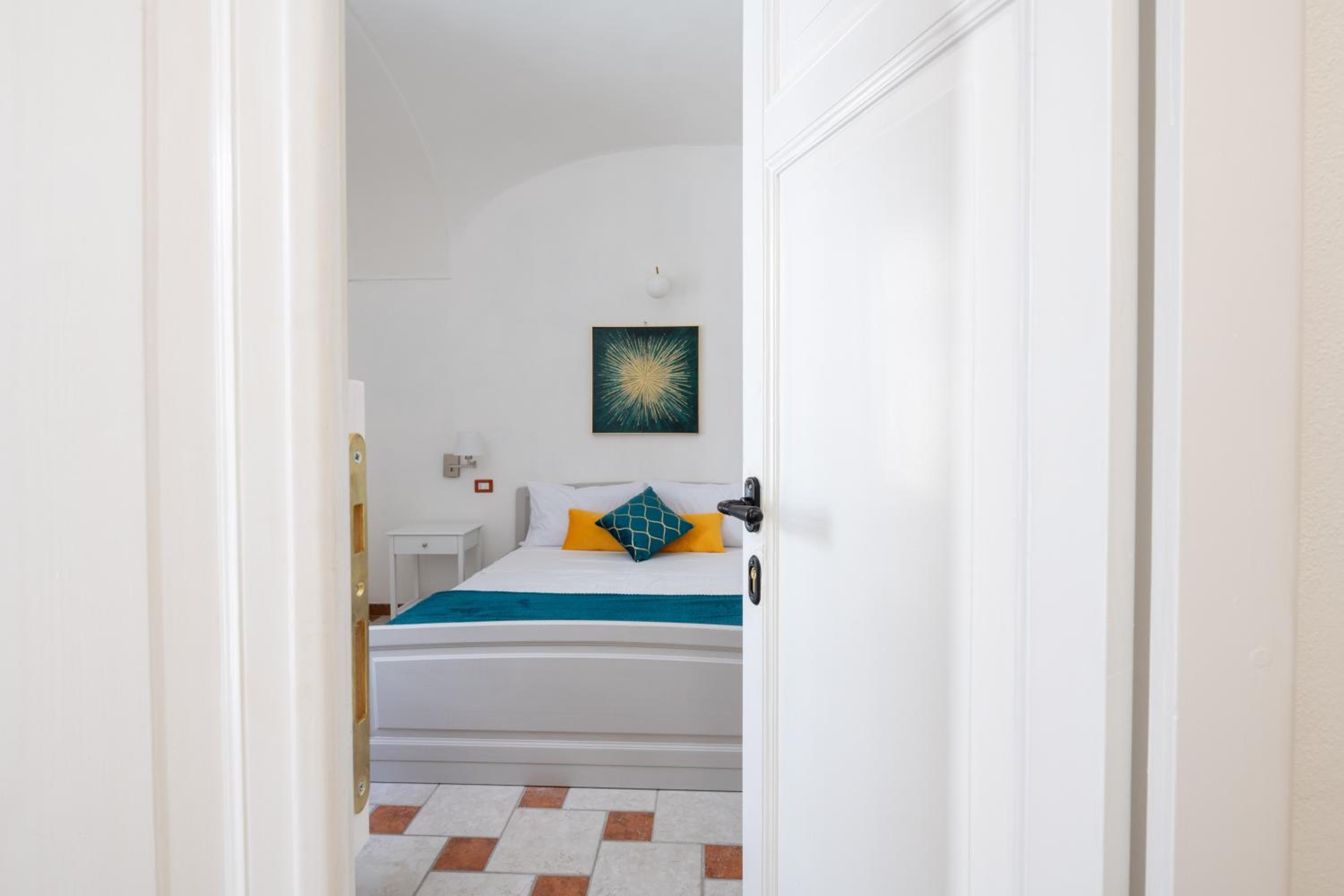 Double Room with Private External Bathroom - Photo 5