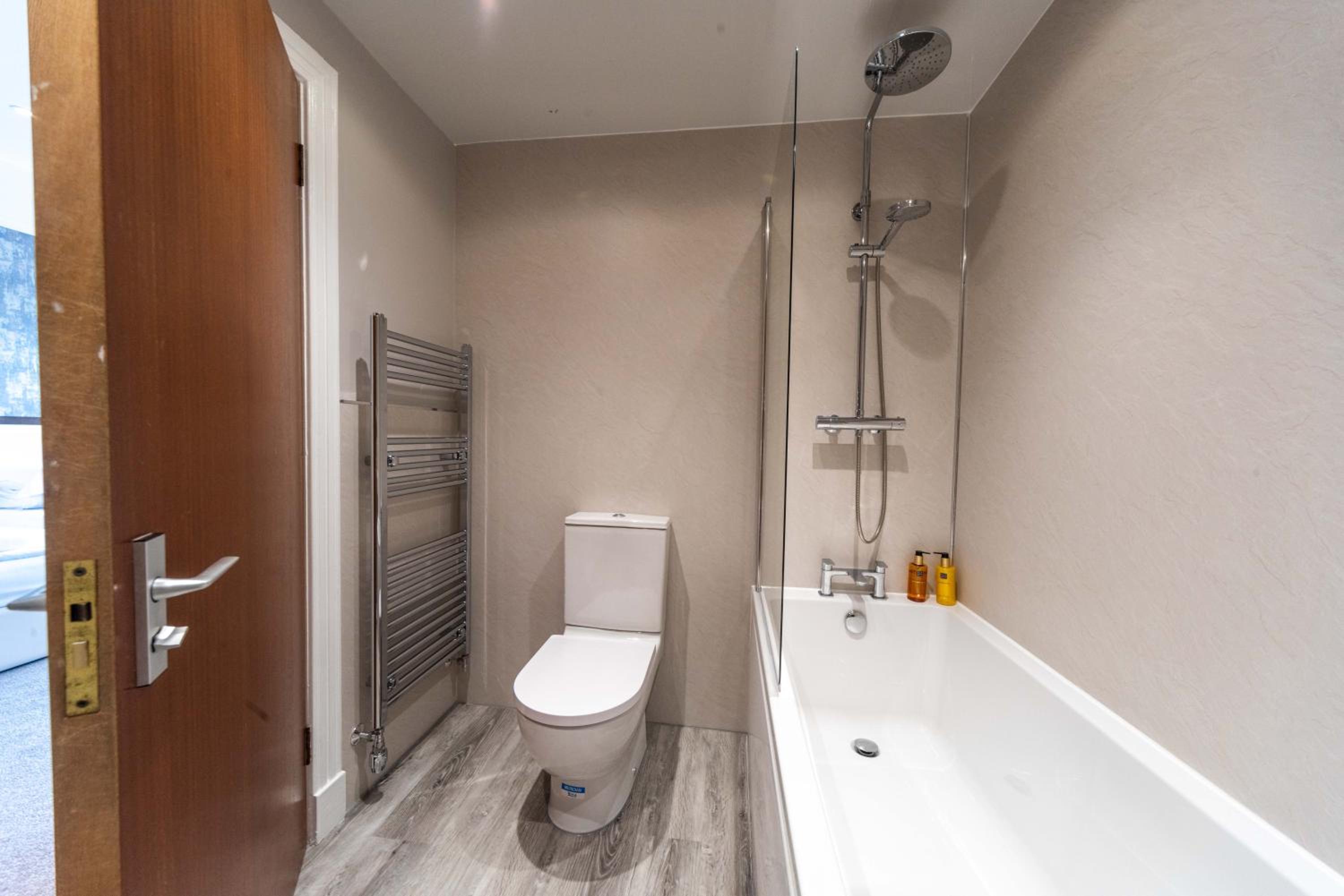 Standard Twin Room - Photo 10