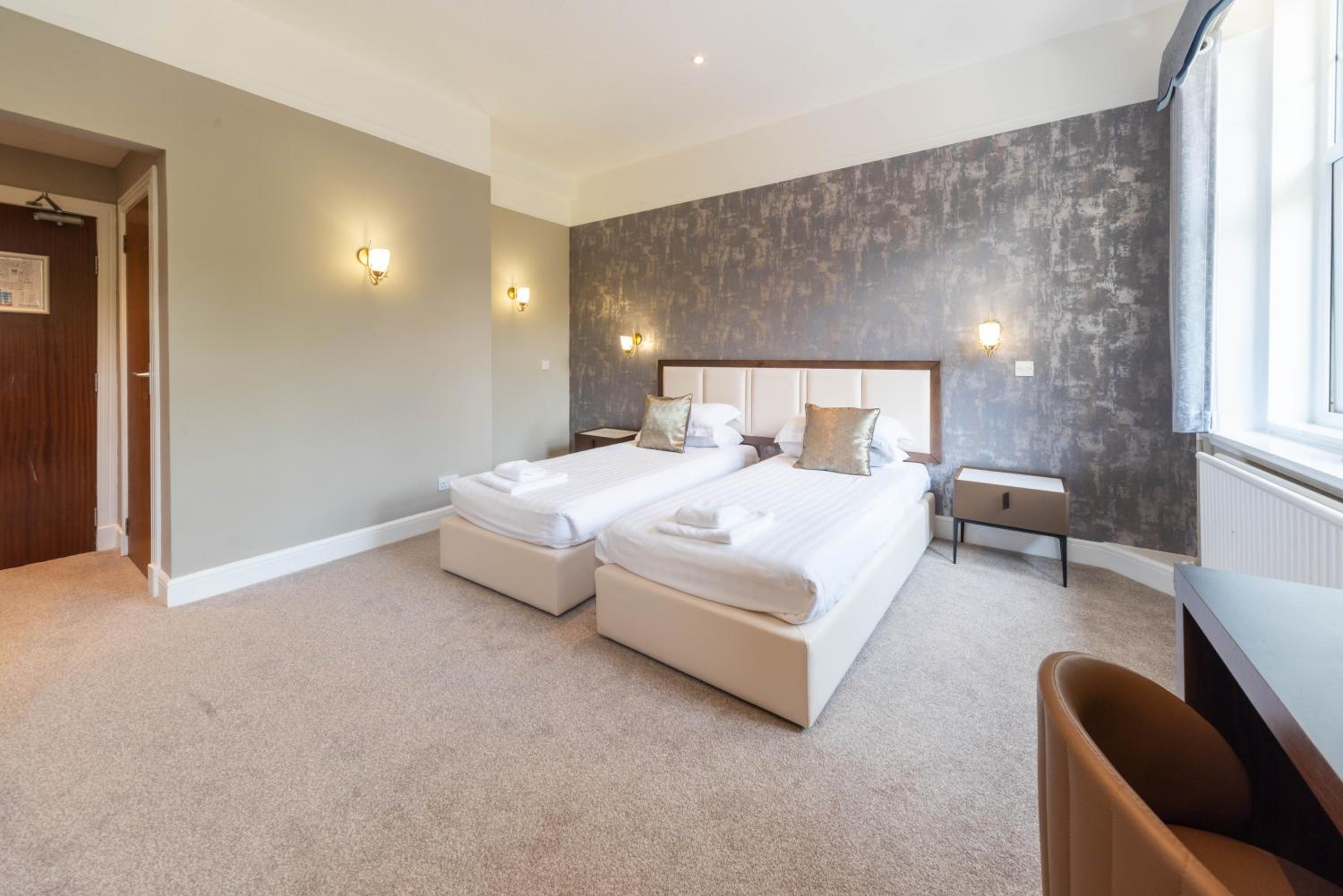 Double or Twin Room - Photo 17